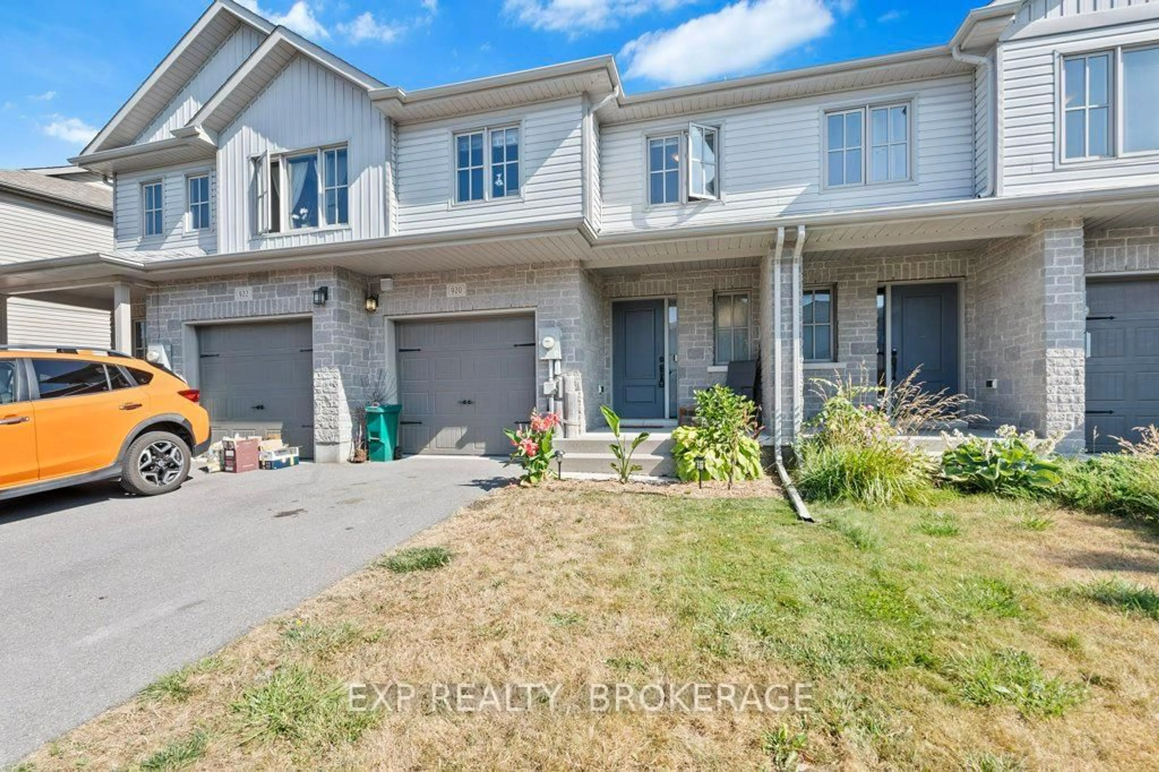 A pic from outside/outdoor area/front of a property/back of a property/a pic from drone, street for 920 BLOSSOM St, Kingston Ontario K7P 0N2