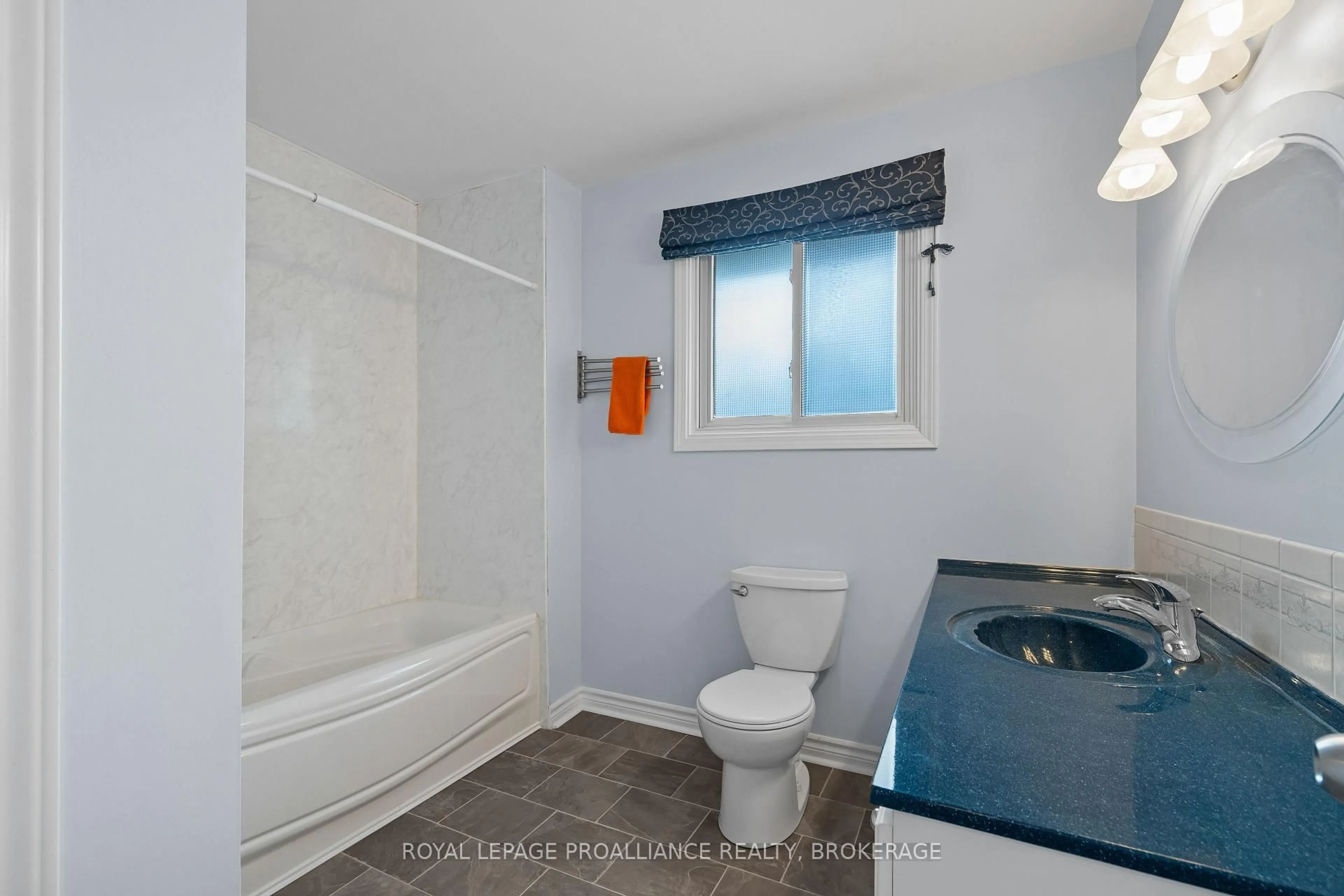 Standard bathroom, ceramic/tile floor for 350 Norman Rogers Dr, Kingston Ontario K7M 2R8