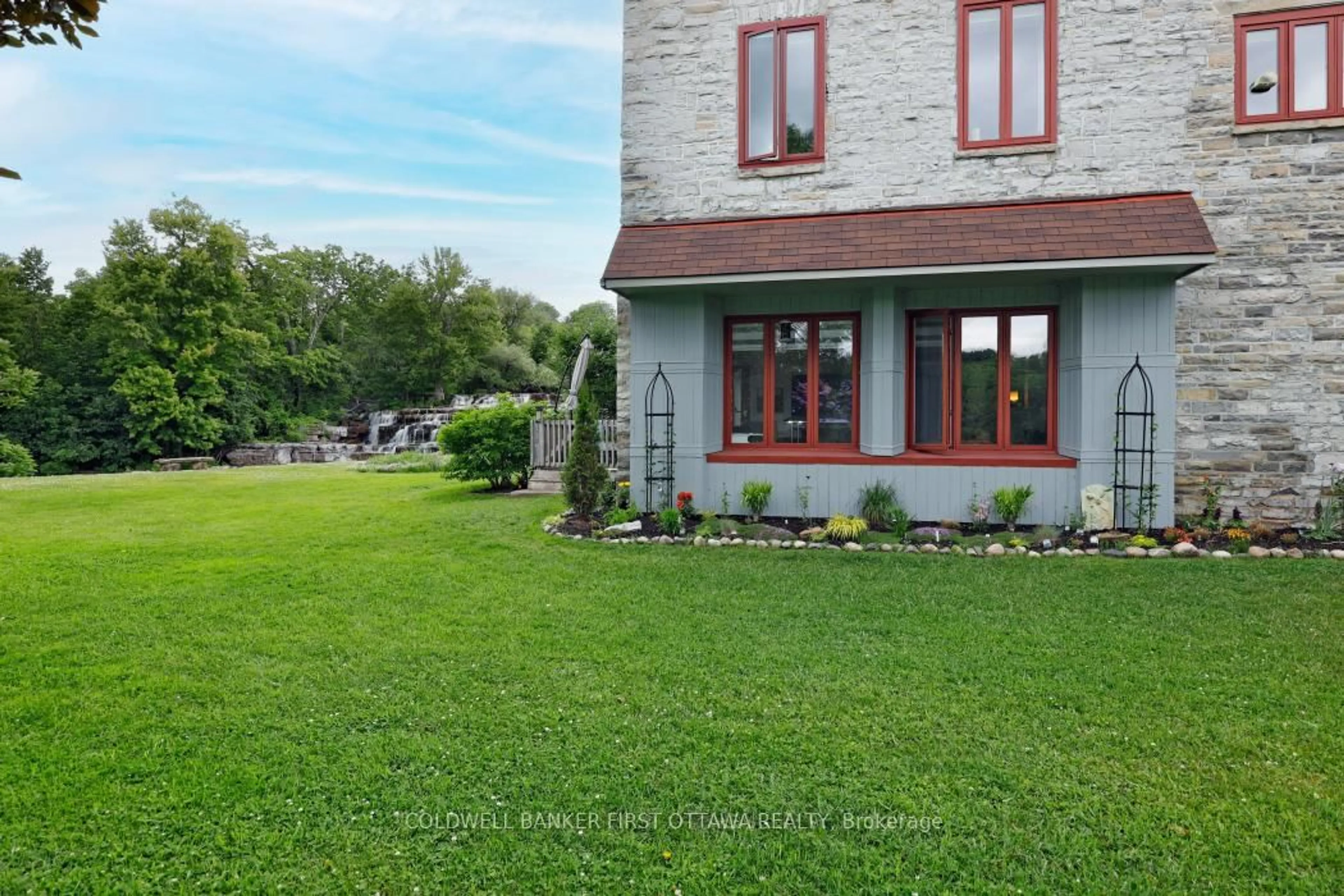 A pic from outside/outdoor area/front of a property/back of a property/a pic from drone, unknown for 1 Rosamond St #109, Almonte Ontario K0A 1A0