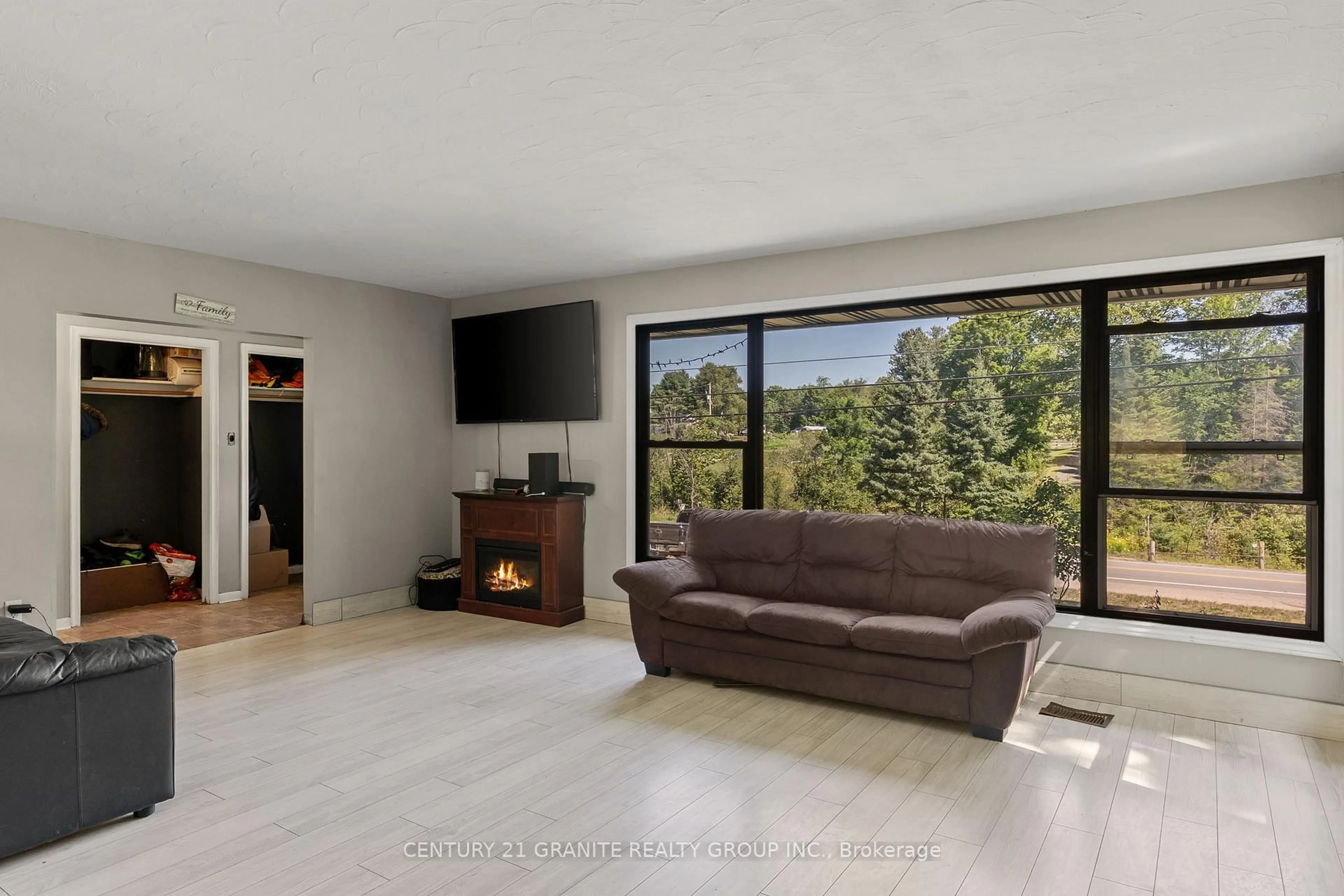 Living room with furniture, unknown for 27195 Hwy 62 Highway, Bancroft Ontario K0L 1C0