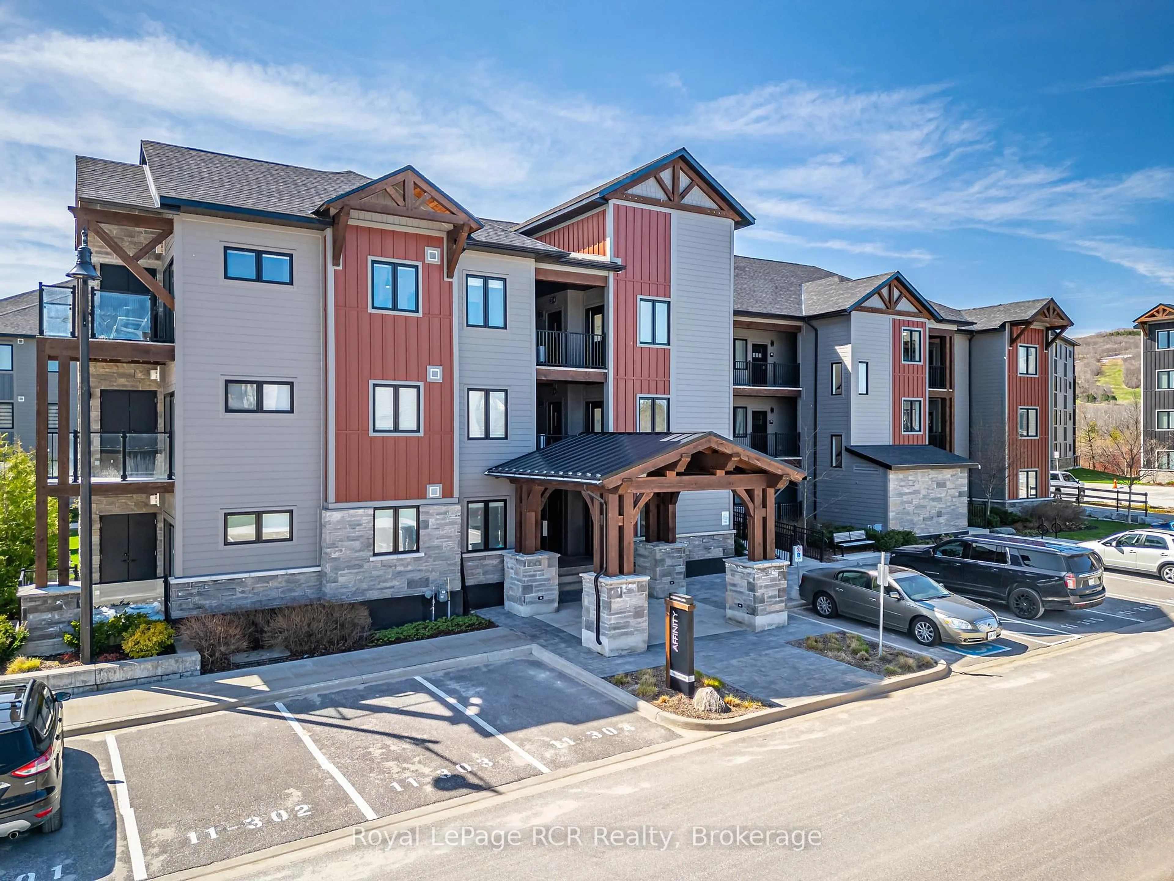 A pic from outside/outdoor area/front of a property/back of a property/a pic from drone, unknown for 11 Beckwith Lane #102, Blue Mountains Ontario L9Y 0C7
