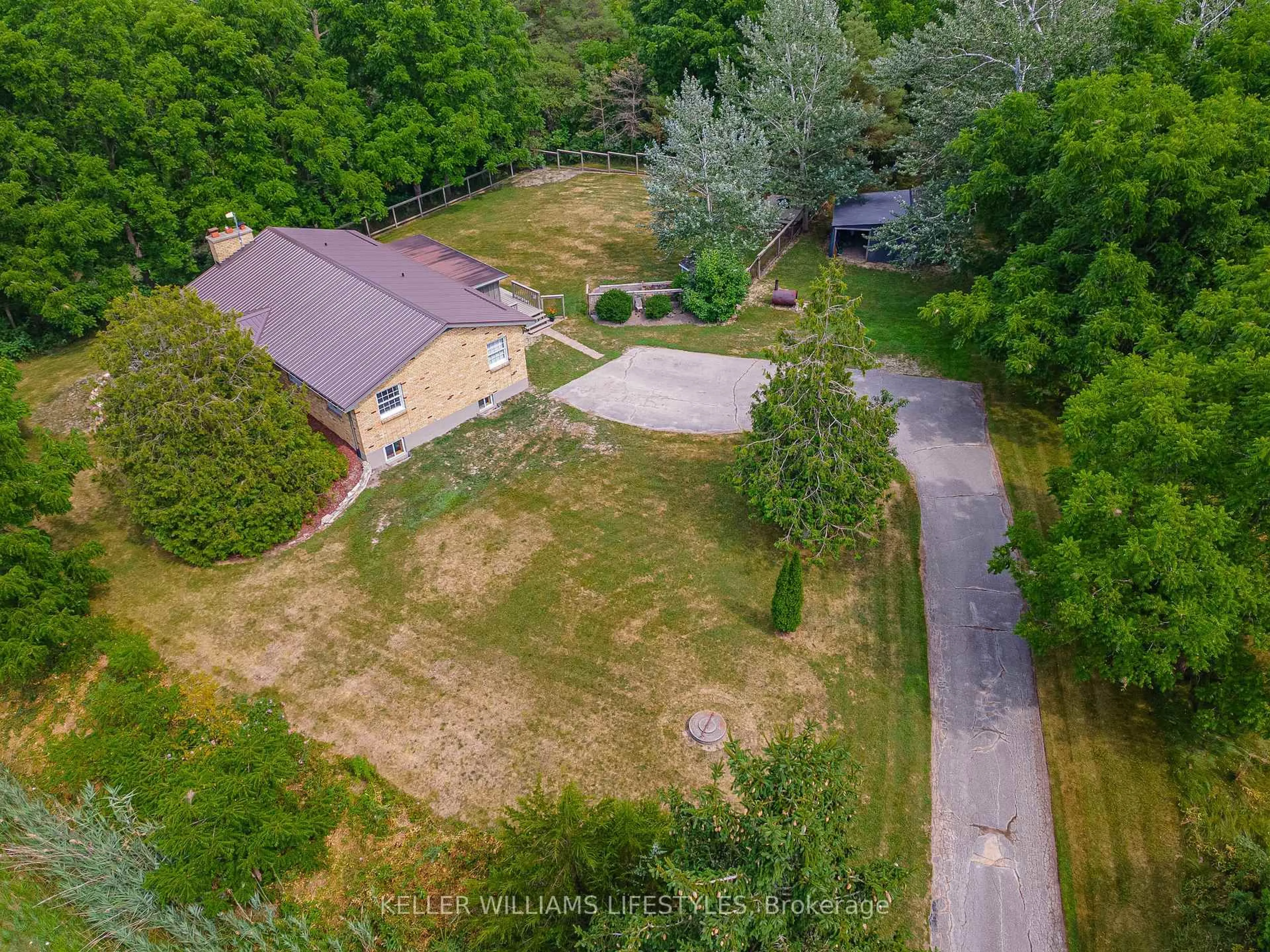 A pic from outside/outdoor area/front of a property/back of a property/a pic from drone, unknown for 11215 Petty St, North Middlesex Ontario N0M 1A0