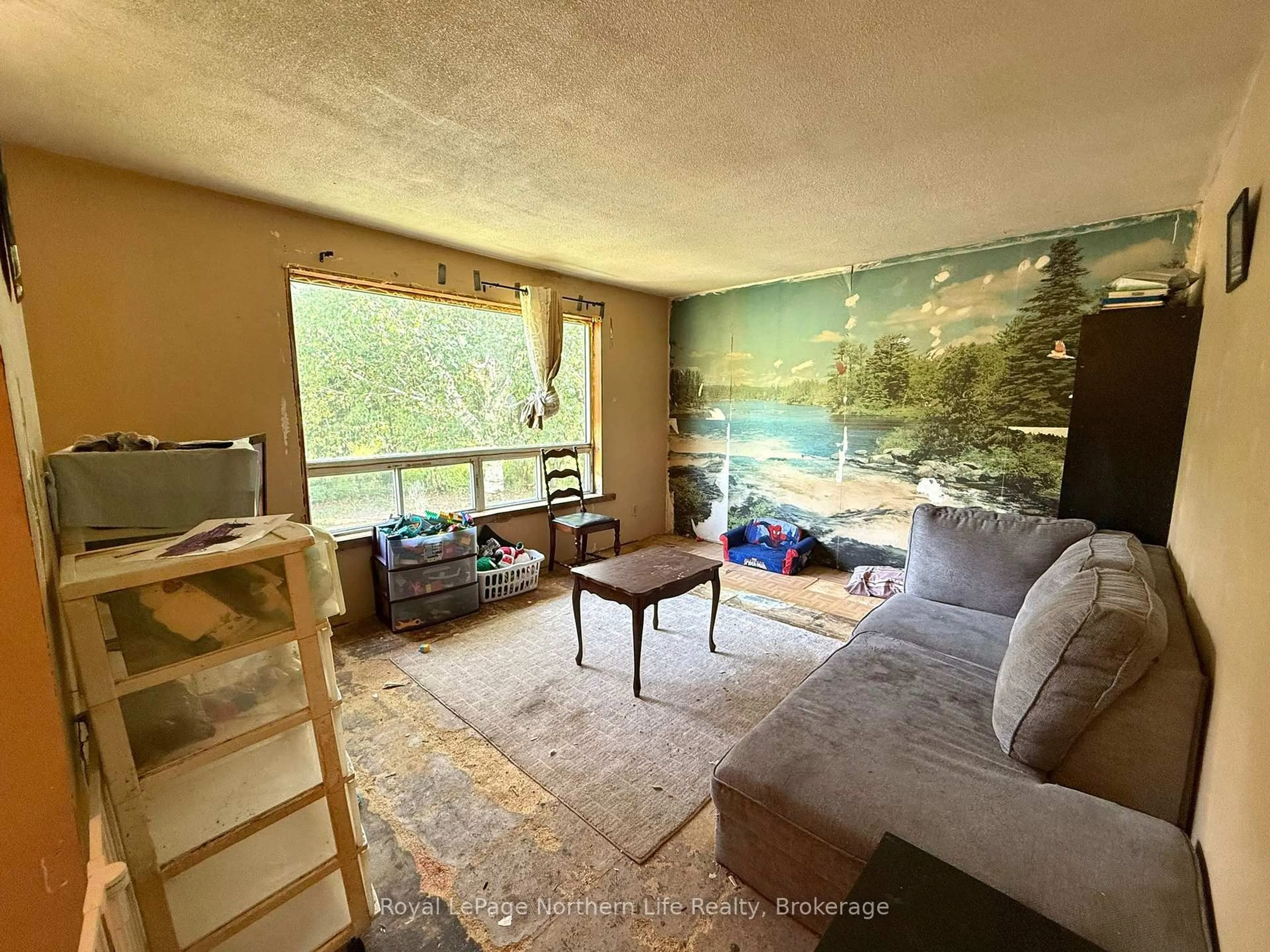 A pic of a room for 494 Main St, Powassan Ontario P0H 2L0