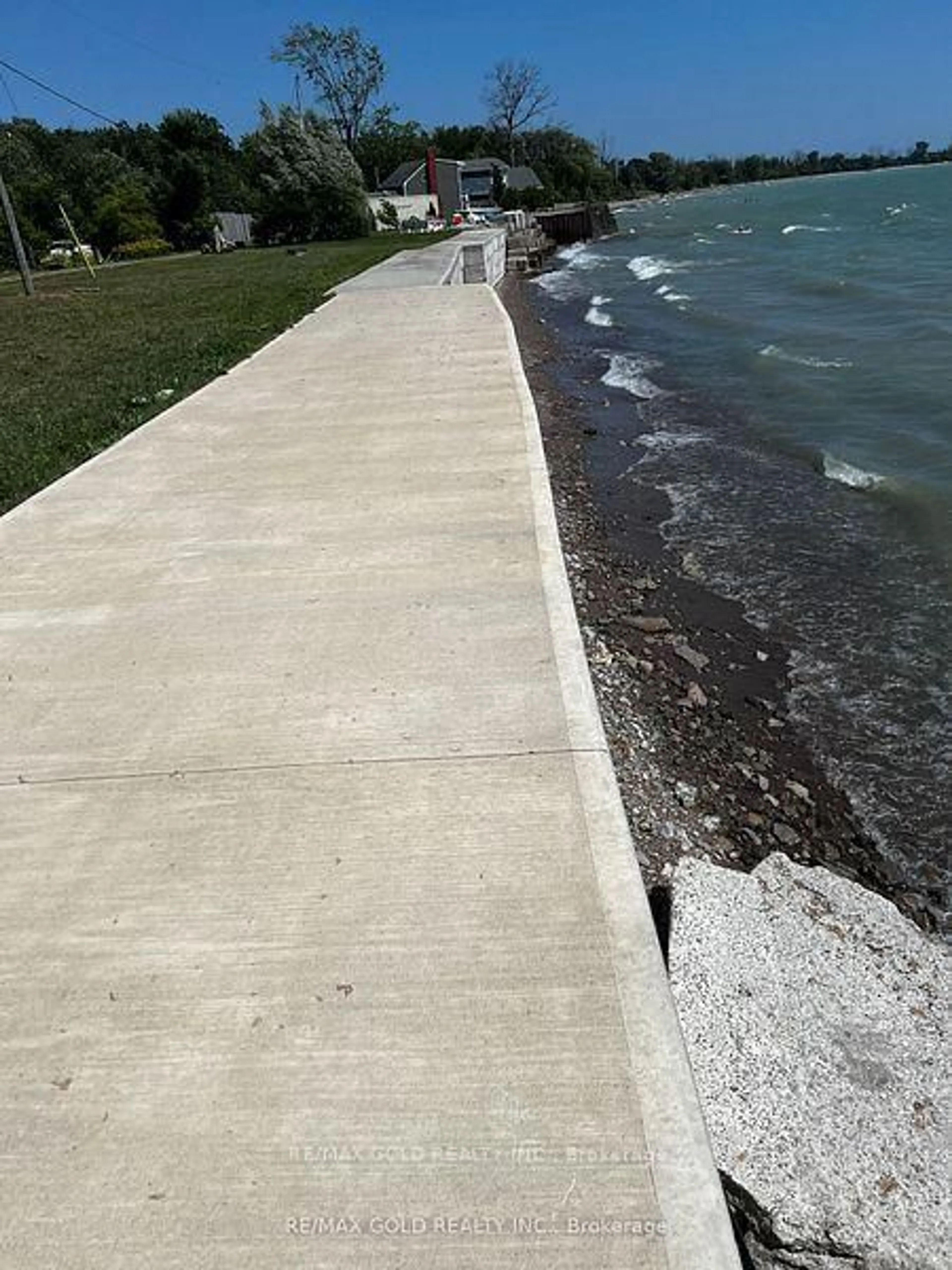 Patio, street for 35 Lakeview Line, Haldimand Ontario N1A 2W8