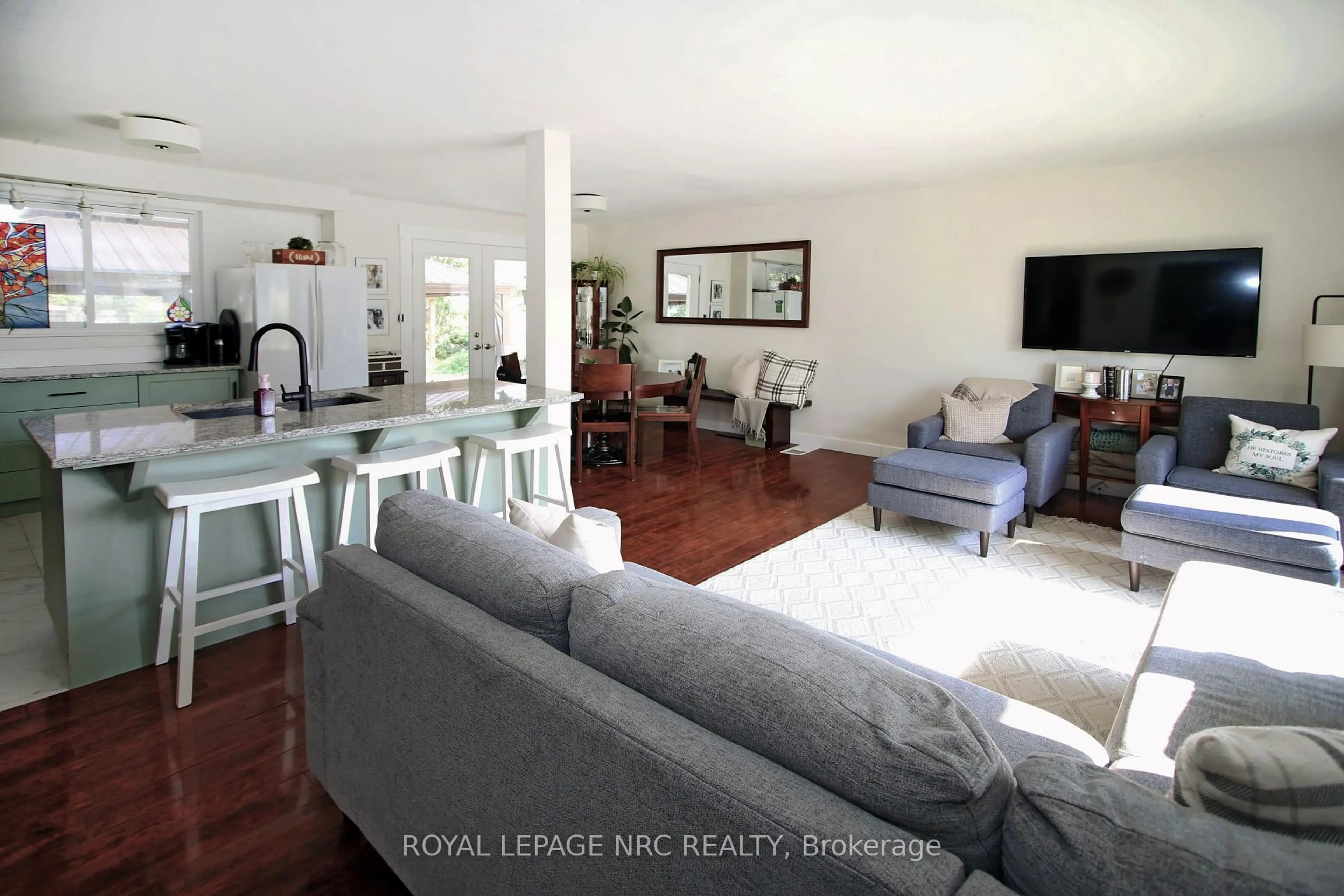 Open concept kitchen, unknown for 410 Lakeside Rd, Fort Erie Ontario L2A 4X5