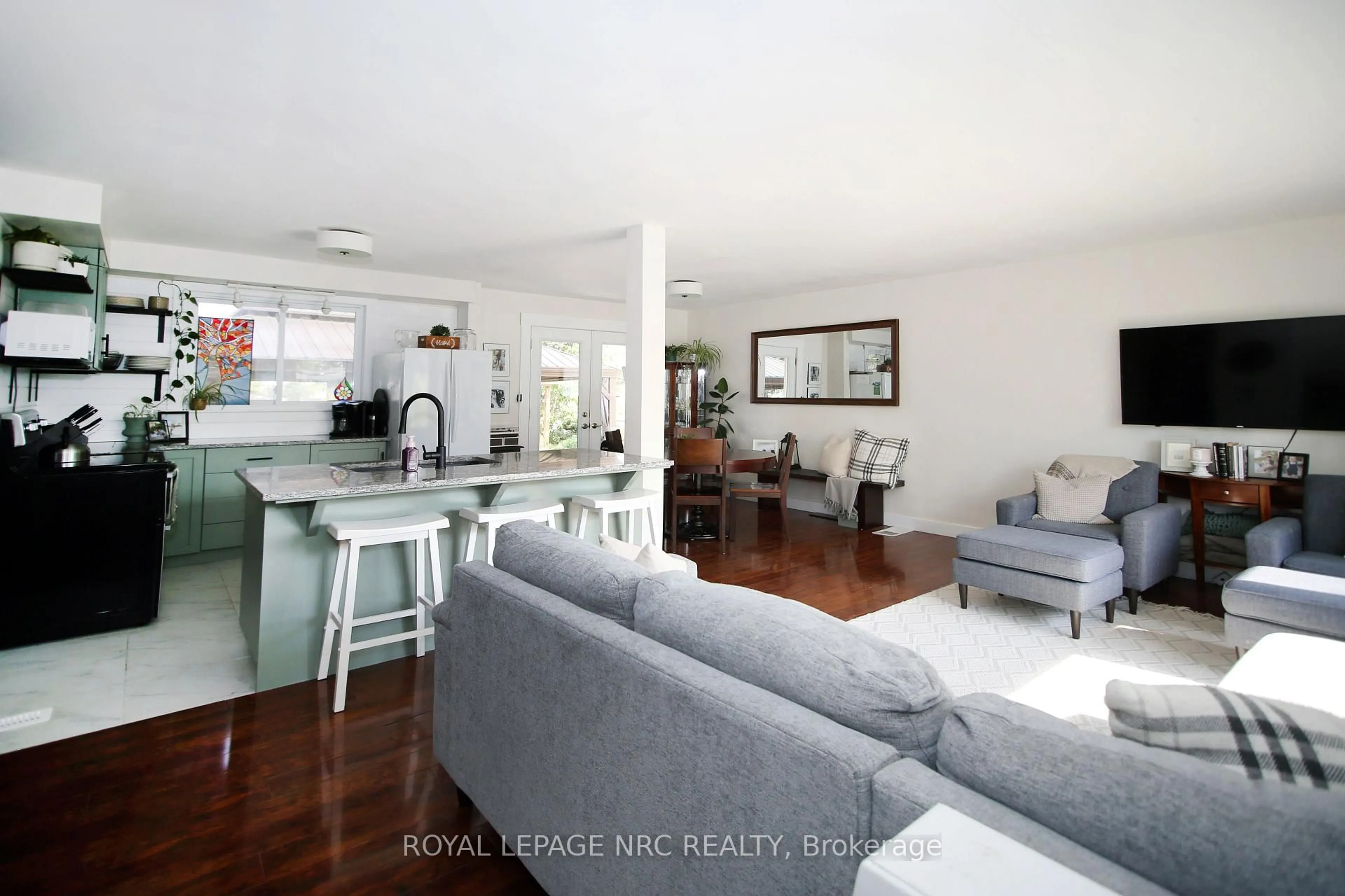 Open concept kitchen, unknown for 410 Lakeside Rd, Fort Erie Ontario L2A 4X5