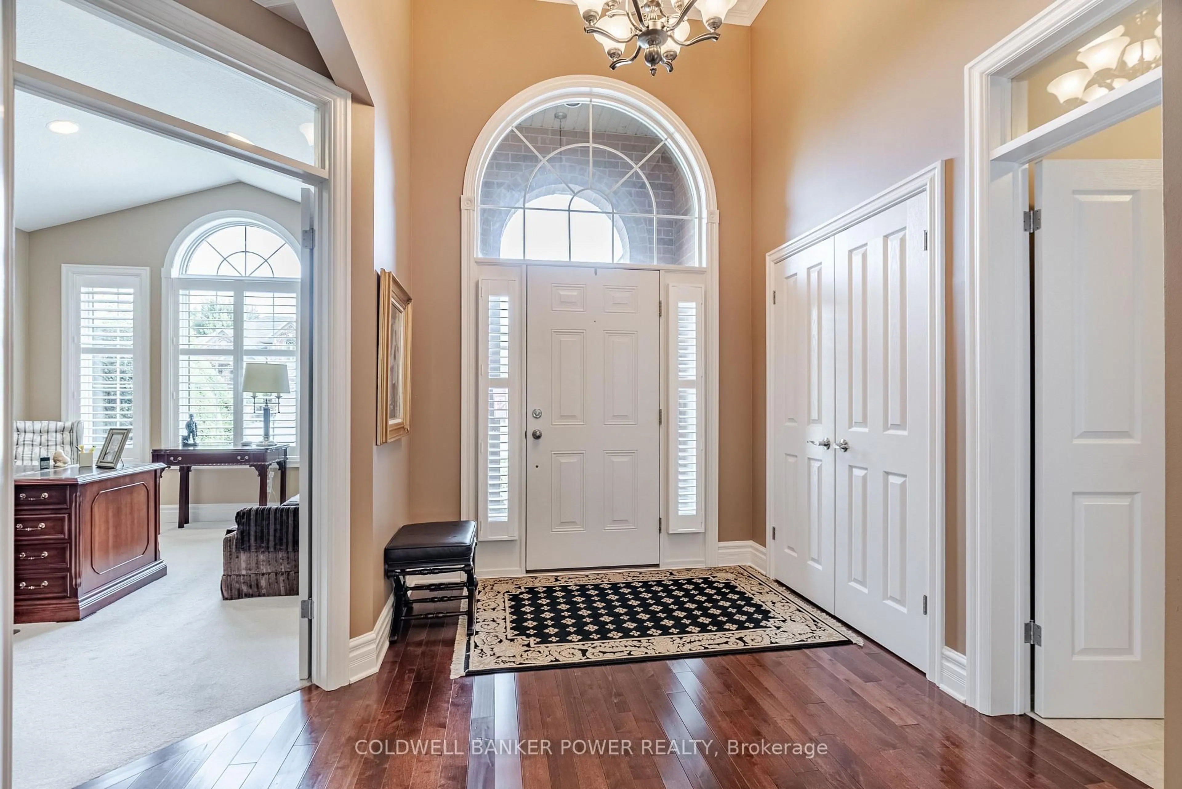 Indoor entryway for 1948 Riverbend Rd, London South Ontario N6K 0A2