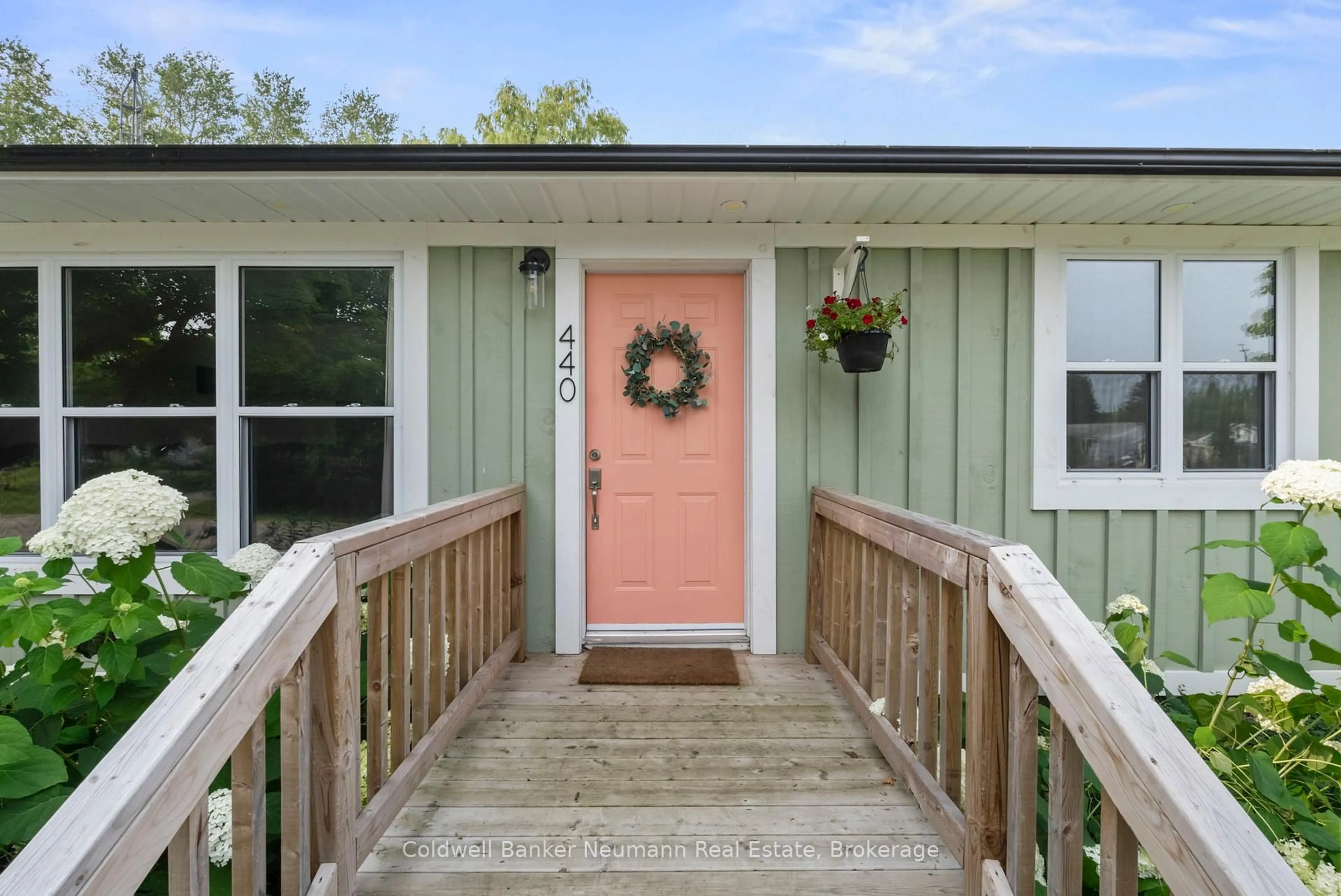 Indoor entryway for 440 Provincial St, Saugeen Shores Ontario N0H 2C1