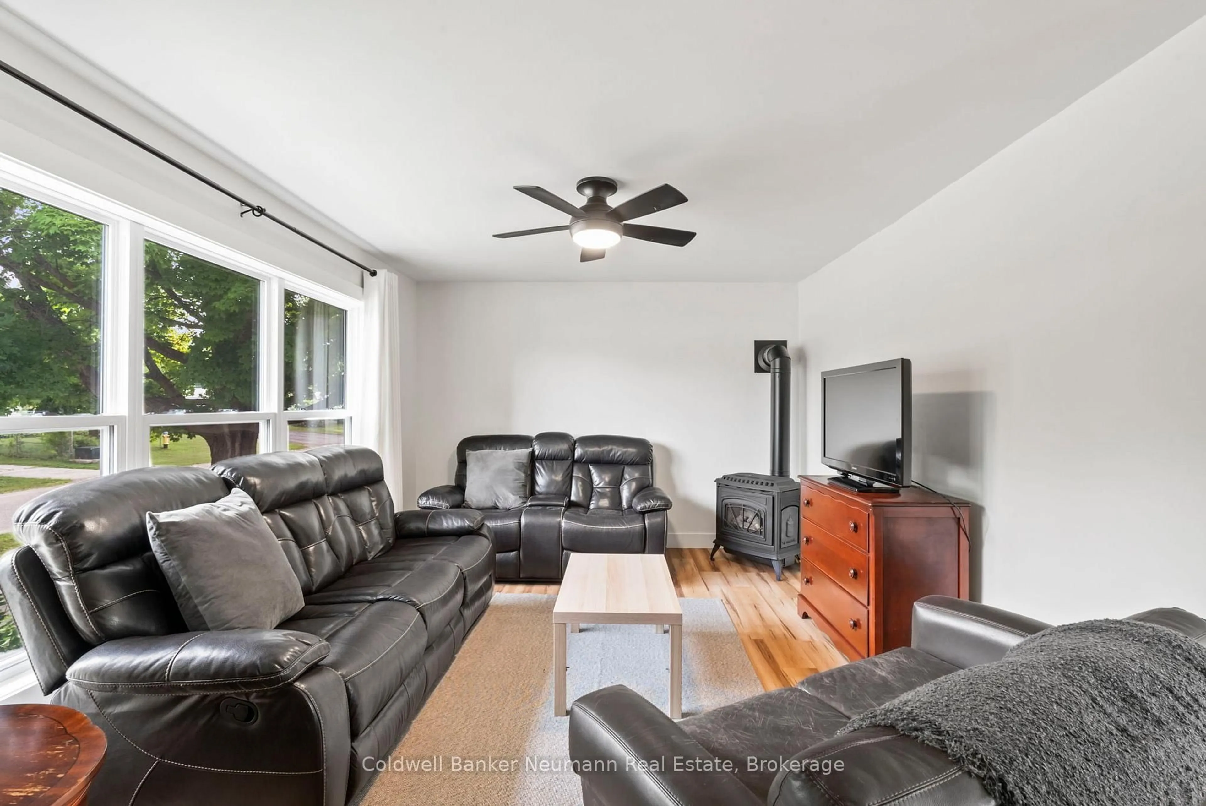 Living room with furniture, unknown for 440 Provincial St, Saugeen Shores Ontario N0H 2C1