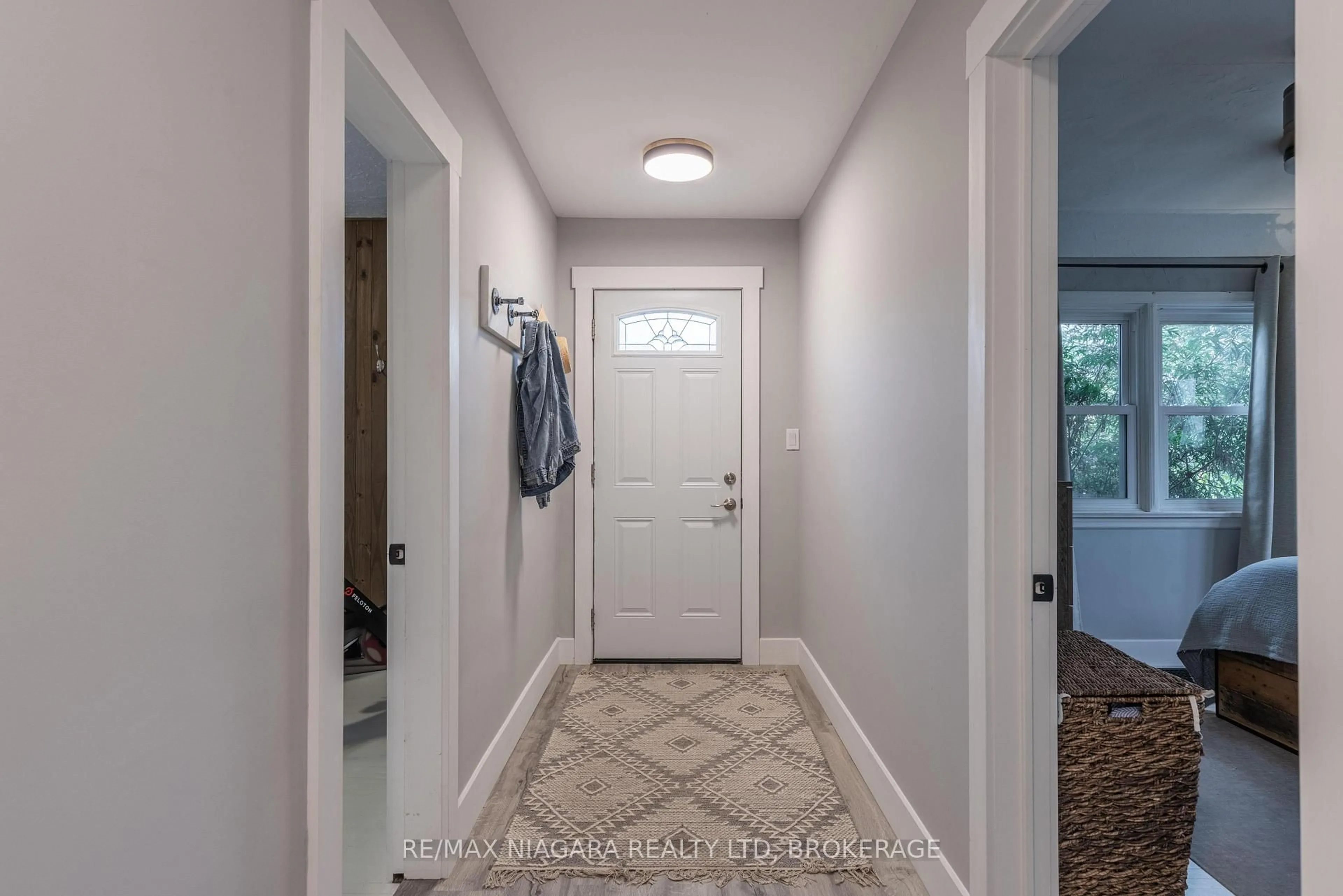 Indoor entryway for 3630 Campden Rd, Lincoln Ontario L0R 1G0