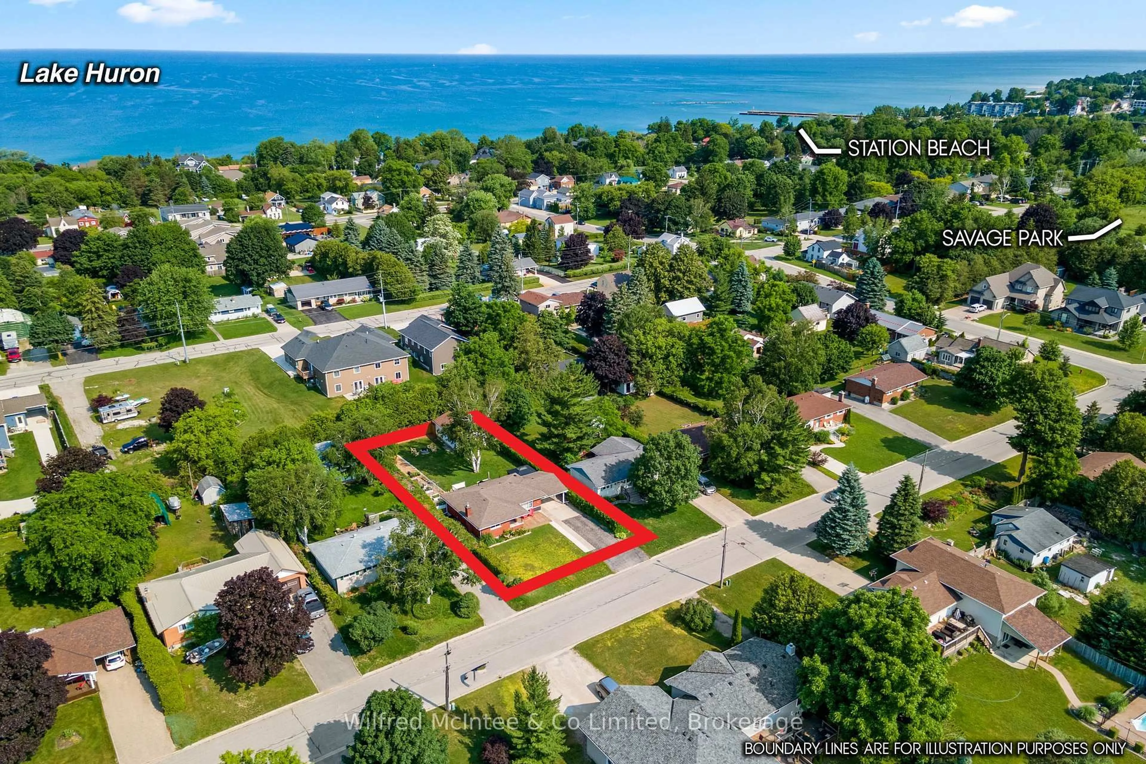 A pic from outside/outdoor area/front of a property/back of a property/a pic from drone, street for 432 Elgin St, Kincardine Ontario N2Z 2V4