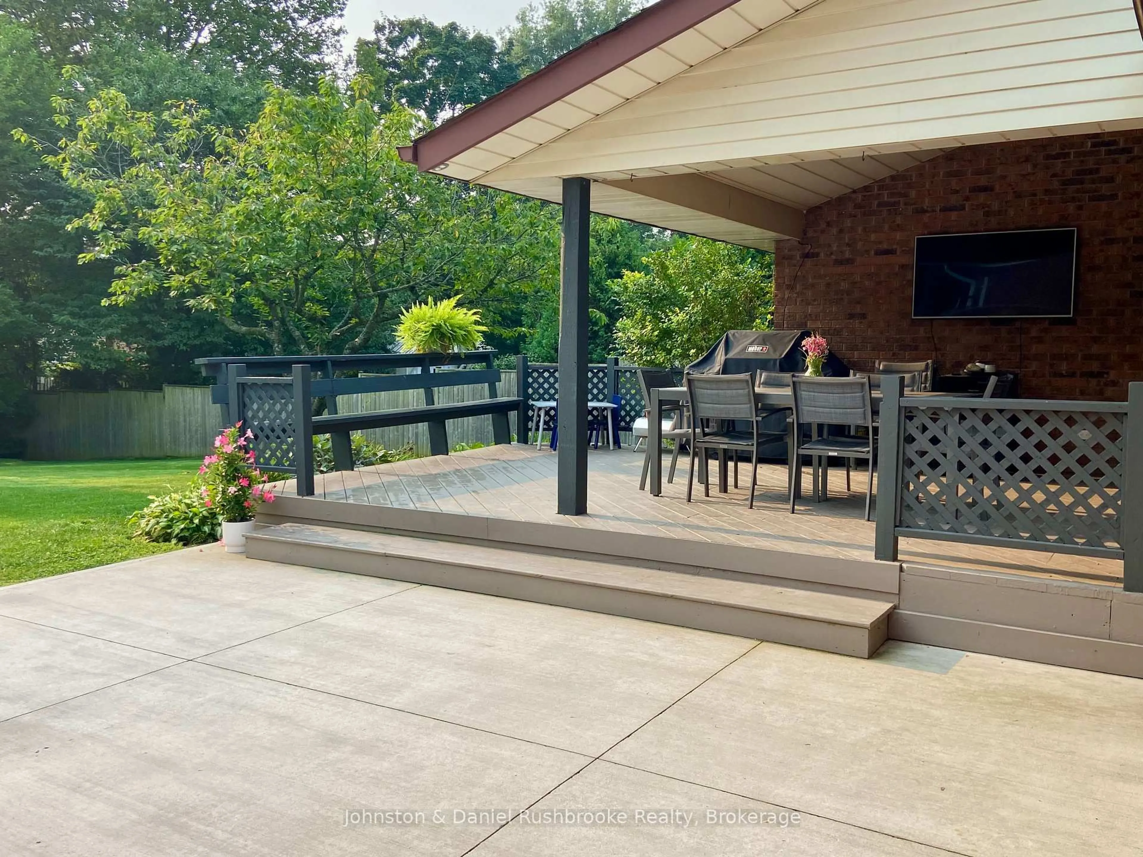 Patio, unknown for 15 Fern Gate, Pelham Ontario L0S 1E4