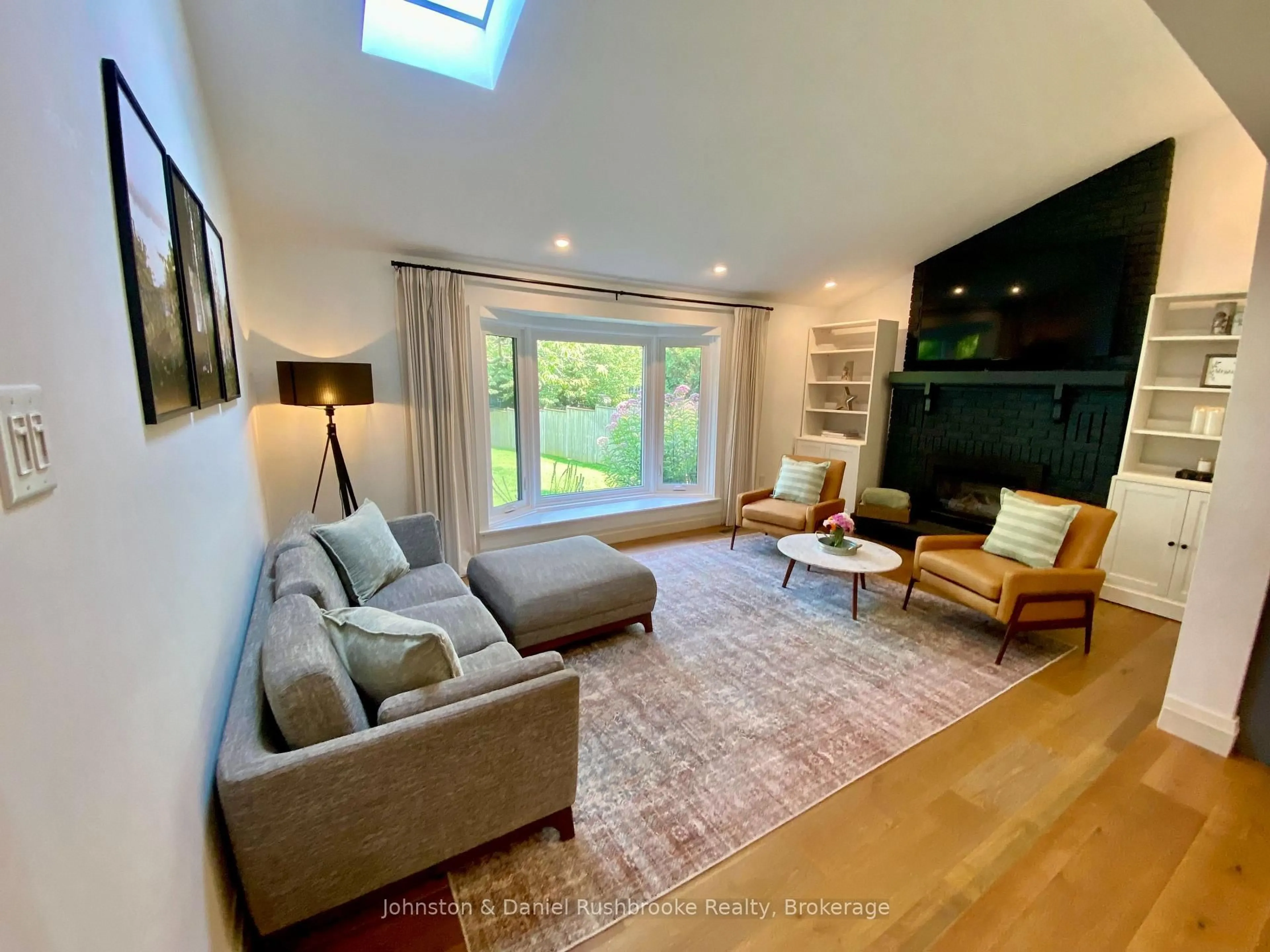 Living room with furniture, unknown for 15 Fern Gate, Pelham Ontario L0S 1E4