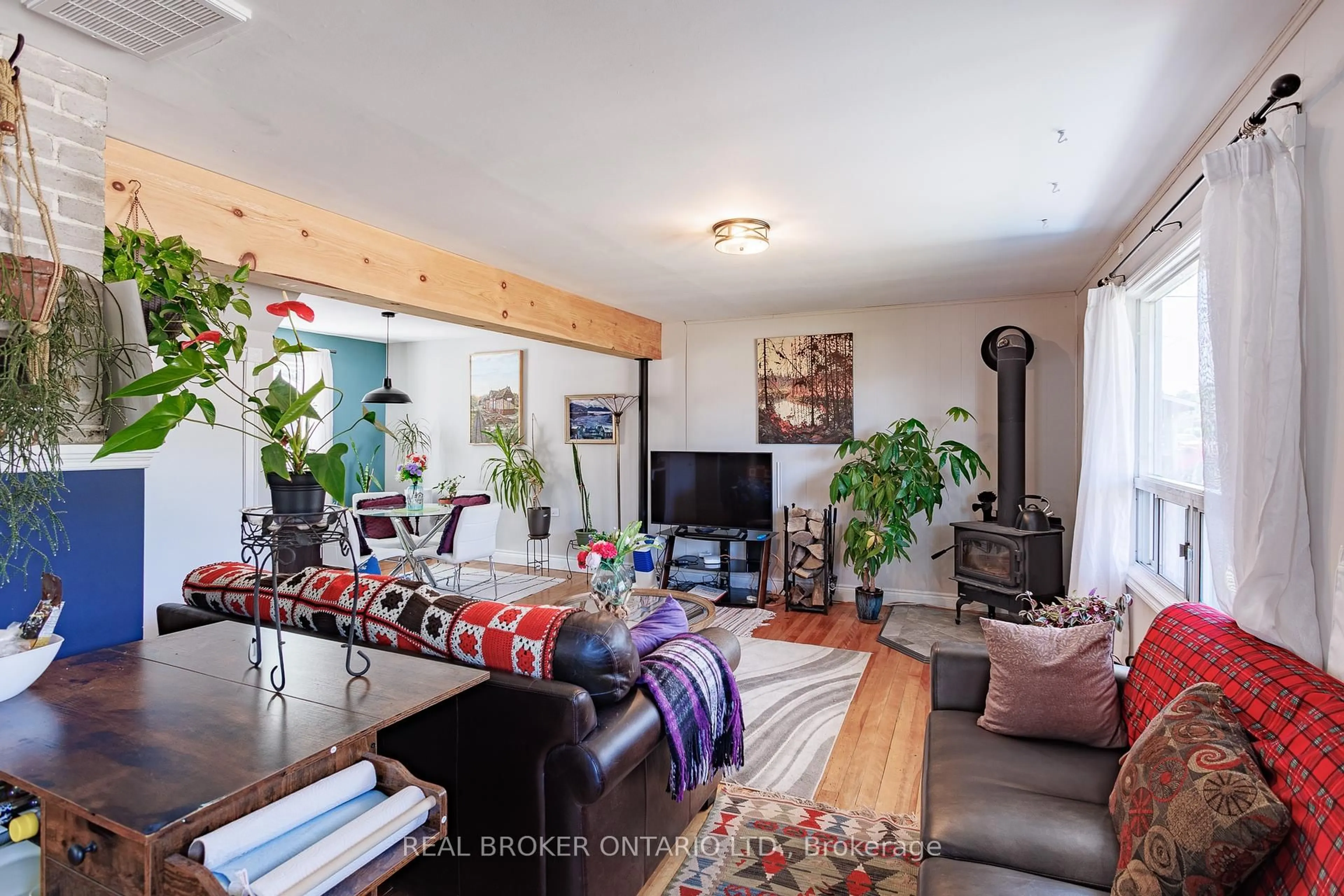 Living room with furniture, wood/laminate floor for 127 Elmore St, Trent Hills Ontario K0L 1L0