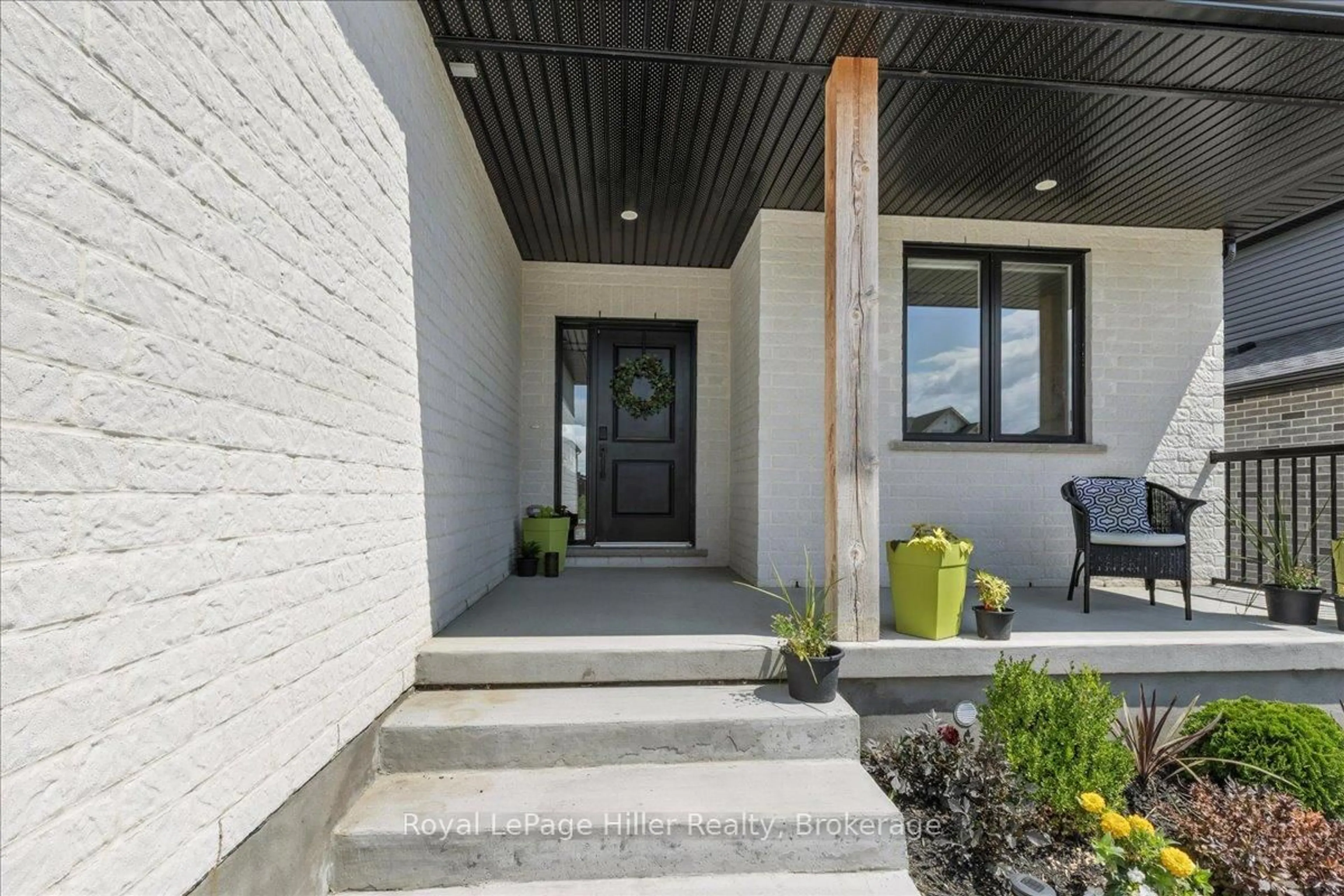 Indoor entryway for 132 Pugh St, Perth East Ontario N0K 1M0
