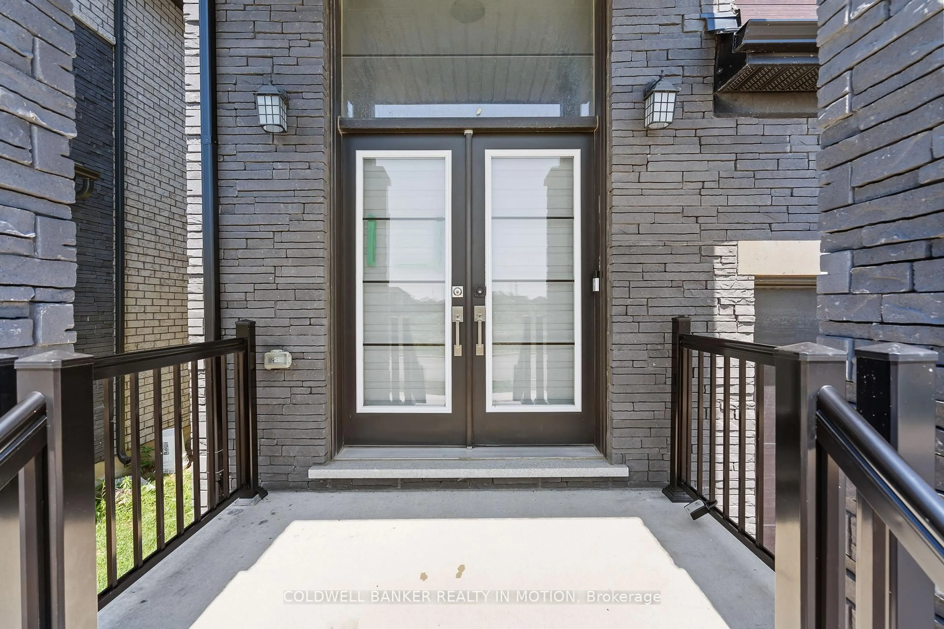 Indoor entryway for 6 Discovery Dr, Thorold Ontario L2V 0K5