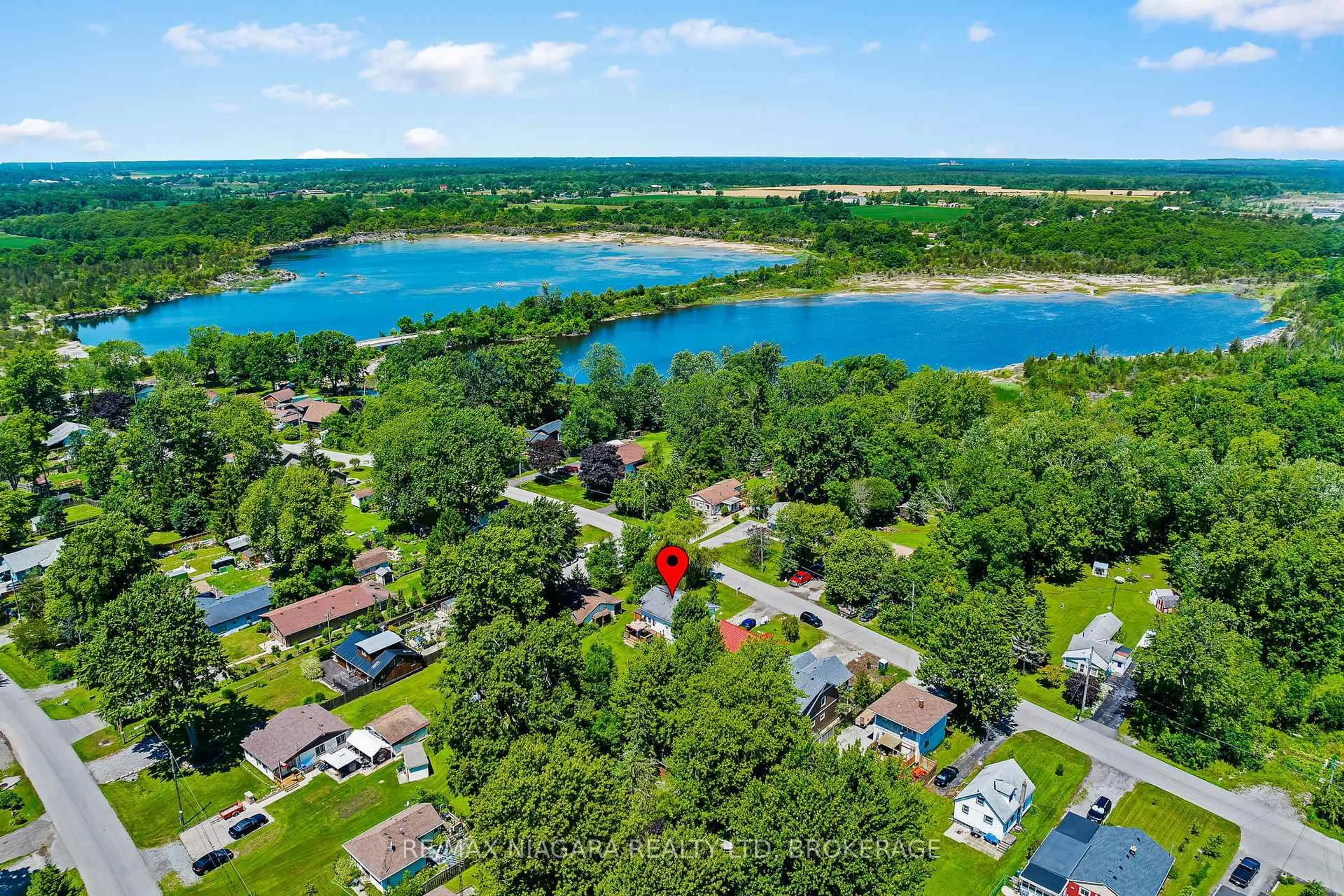 A pic from outside/outdoor area/front of a property/back of a property/a pic from drone, water/lake/river/ocean view for 10567 Maplewood Dr, Wainfleet Ontario L3K 5V4