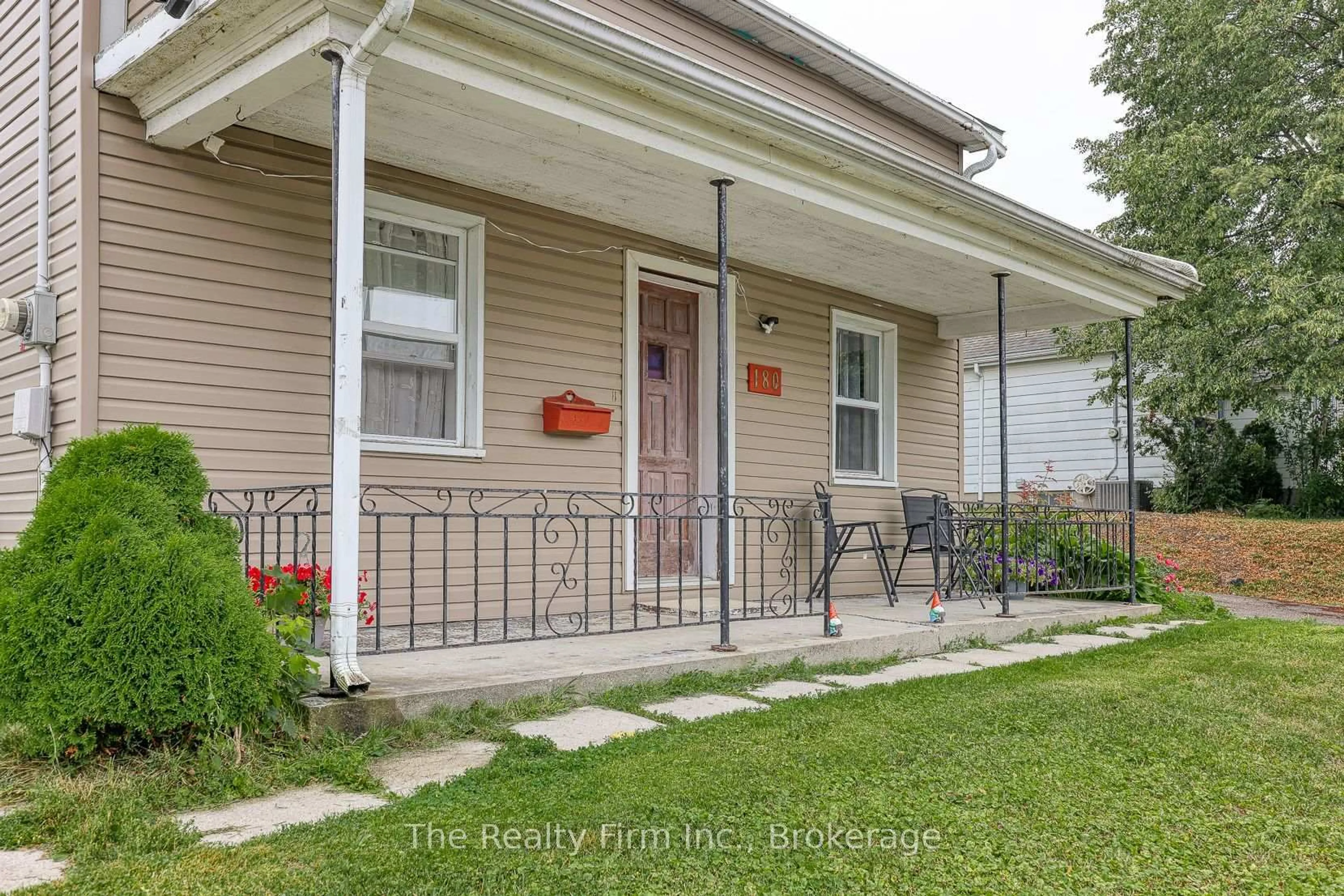 Unknown for 180 Cherry St, Ingersoll Ontario N5C 1H9