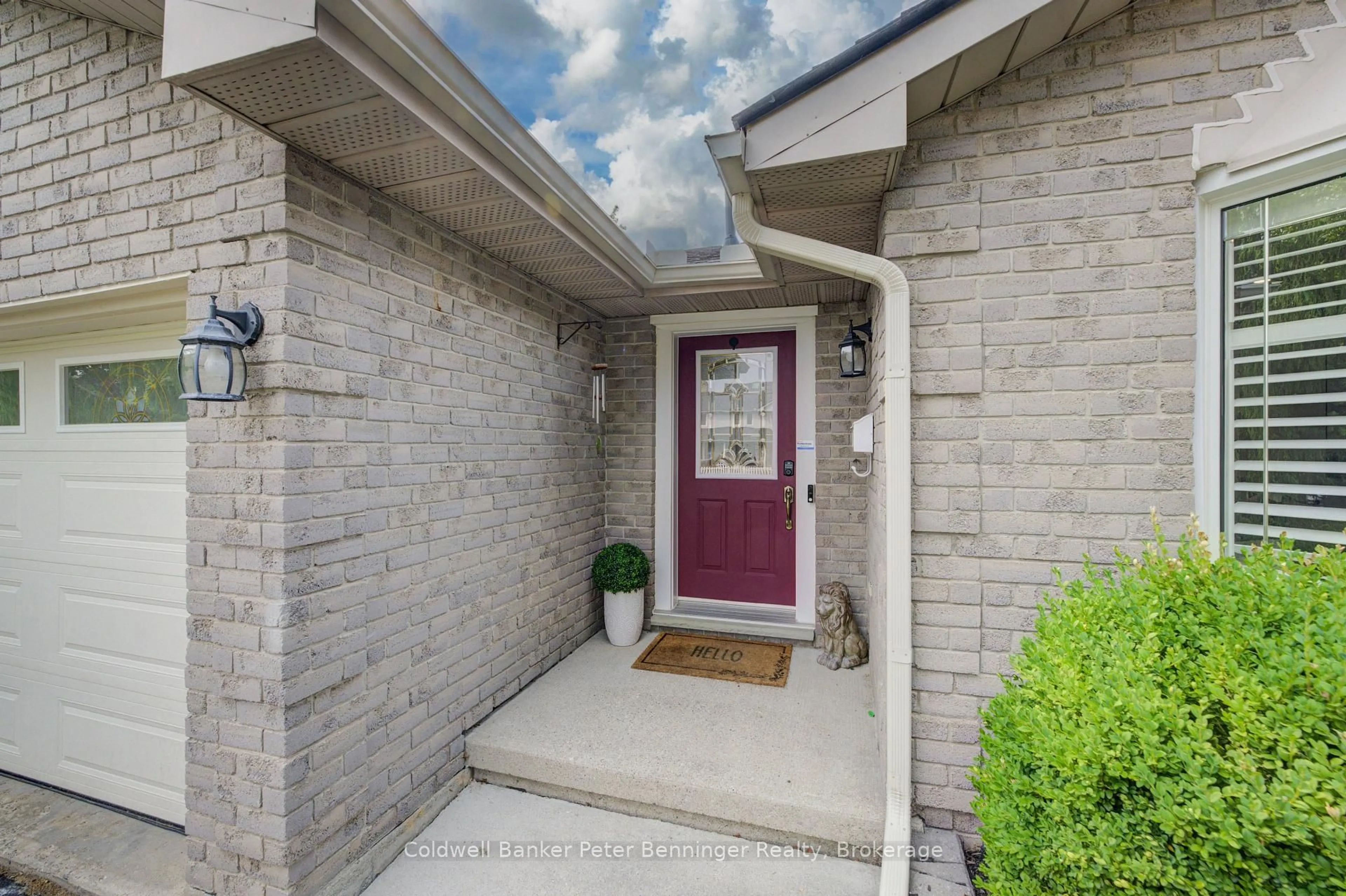 Indoor entryway for 262 Scott Rd, Cambridge Ontario N3C 3W8
