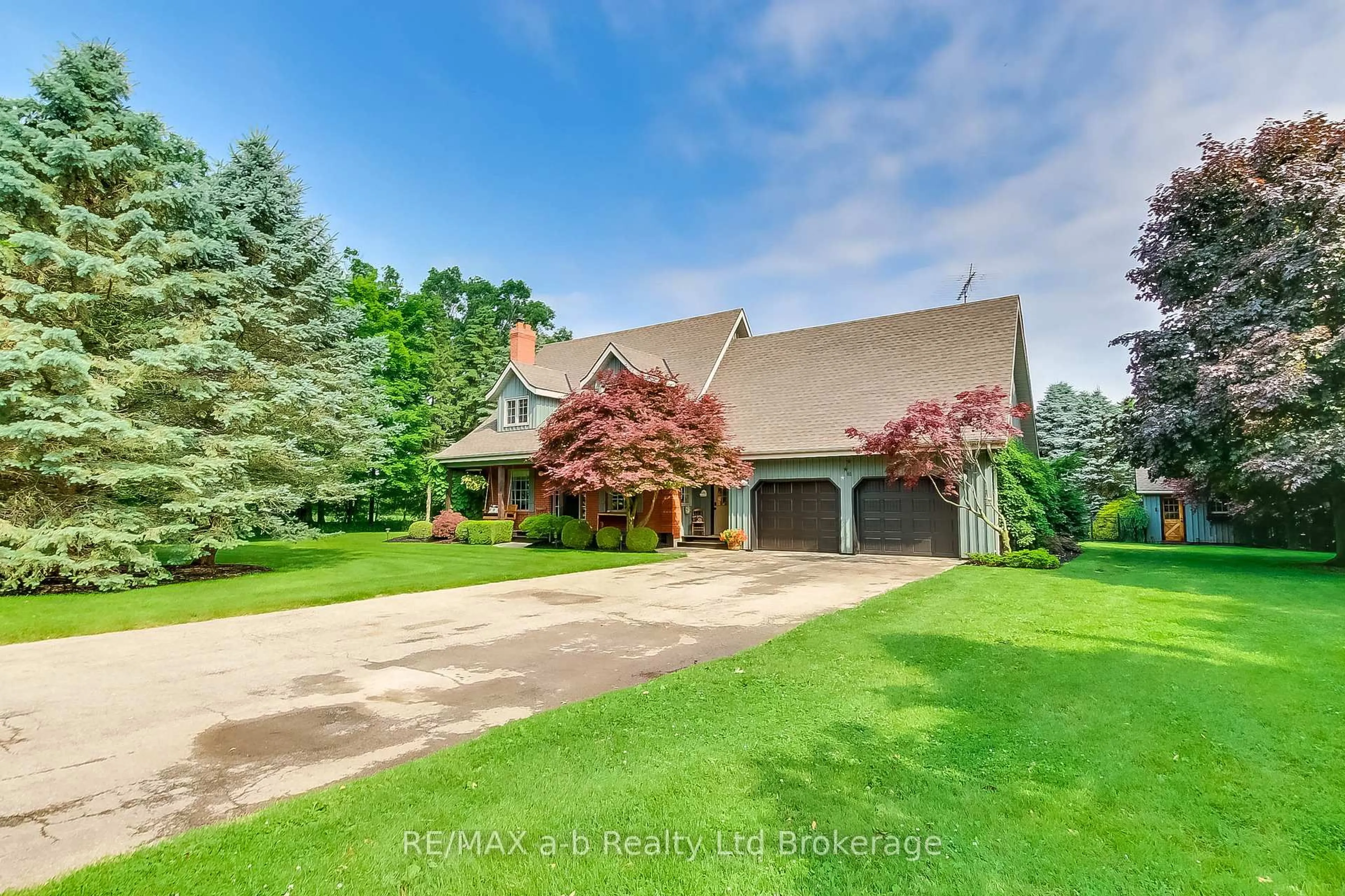 A pic from outside/outdoor area/front of a property/back of a property/a pic from drone, street for 81 Windham 9 Rd, Norfolk Ontario N0E 1H0