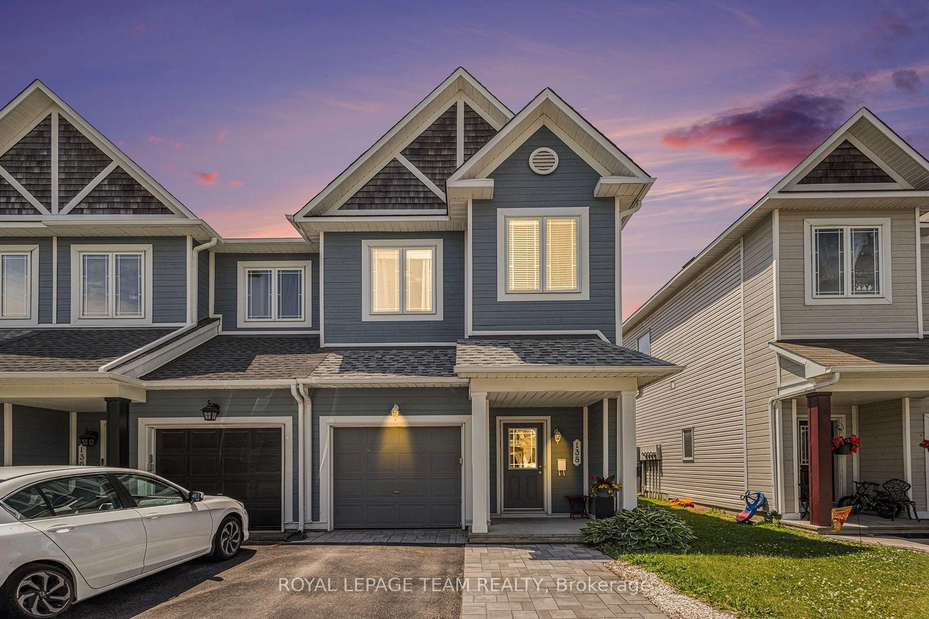 Home with vinyl exterior material, street for 138 Freeport Dr, Ottawa Ontario K2M 0A8