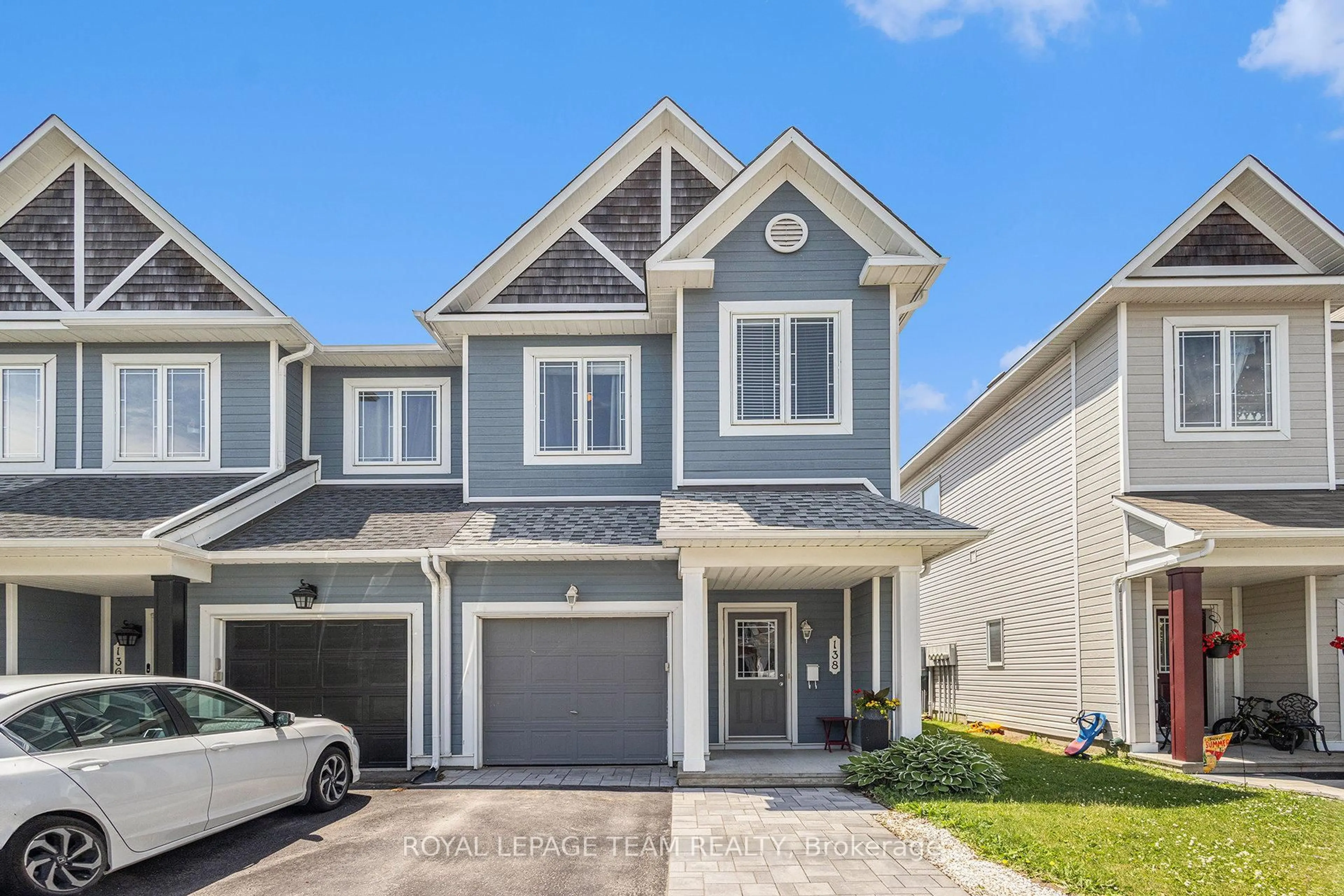 Home with vinyl exterior material, street for 138 Freeport Dr, Ottawa Ontario K2M 0A8
