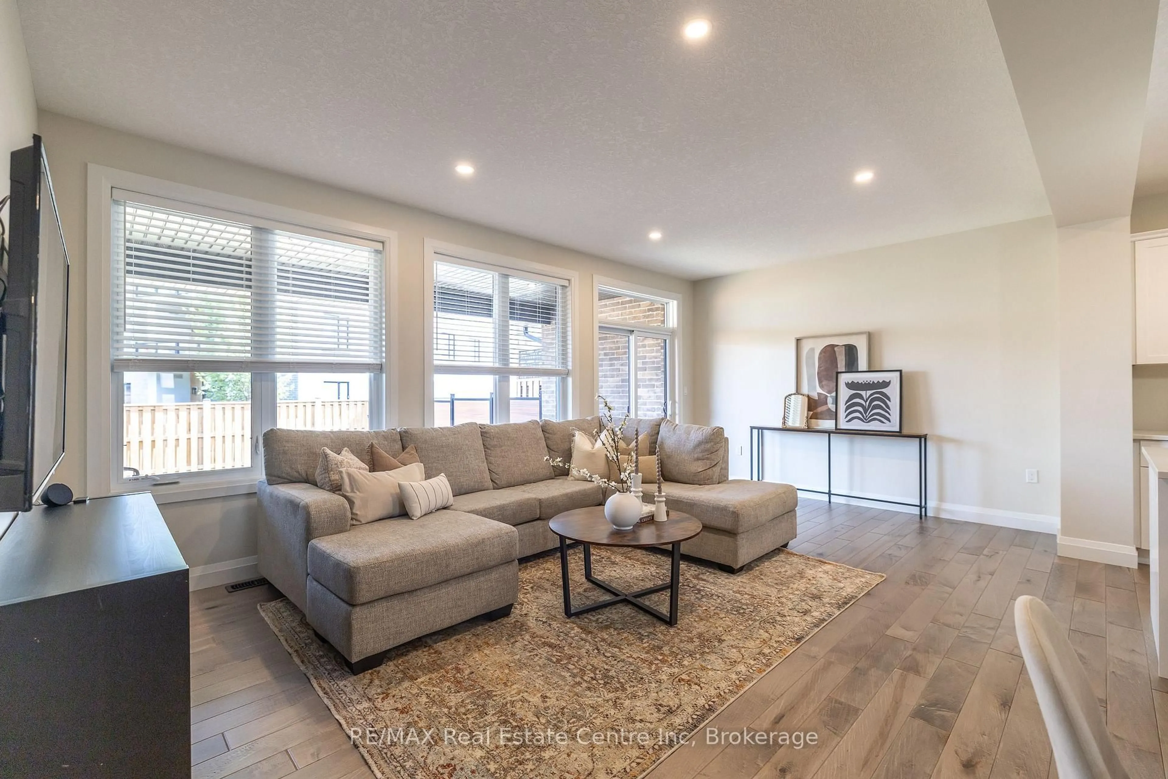 Living room with furniture, unknown for 69 Rea Dr, Centre Wellington Ontario N1M 0H5