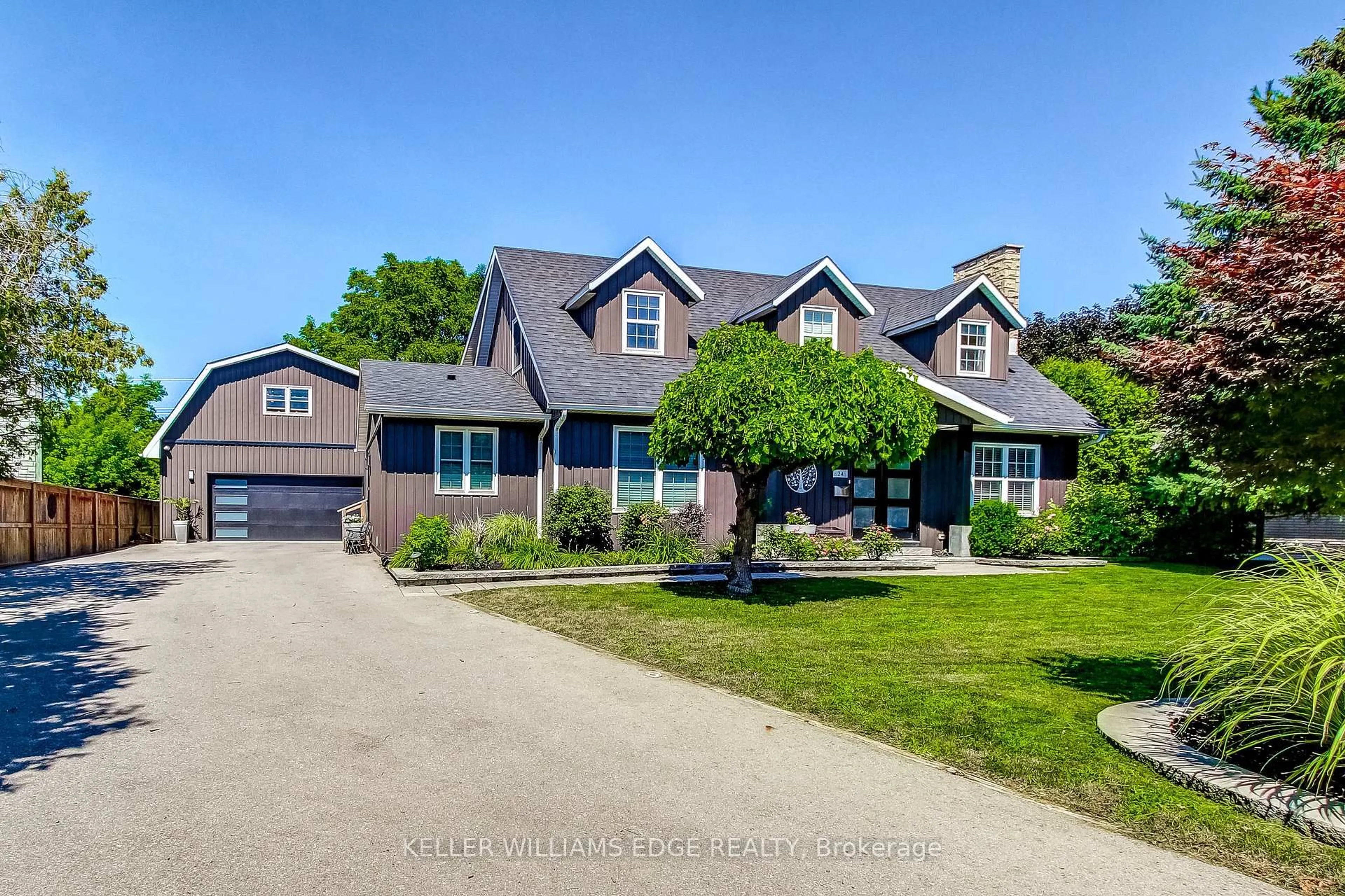 A pic from outside/outdoor area/front of a property/back of a property/a pic from drone, street for 24 Marlow Ave, Grimsby Ontario L3M 1Y3