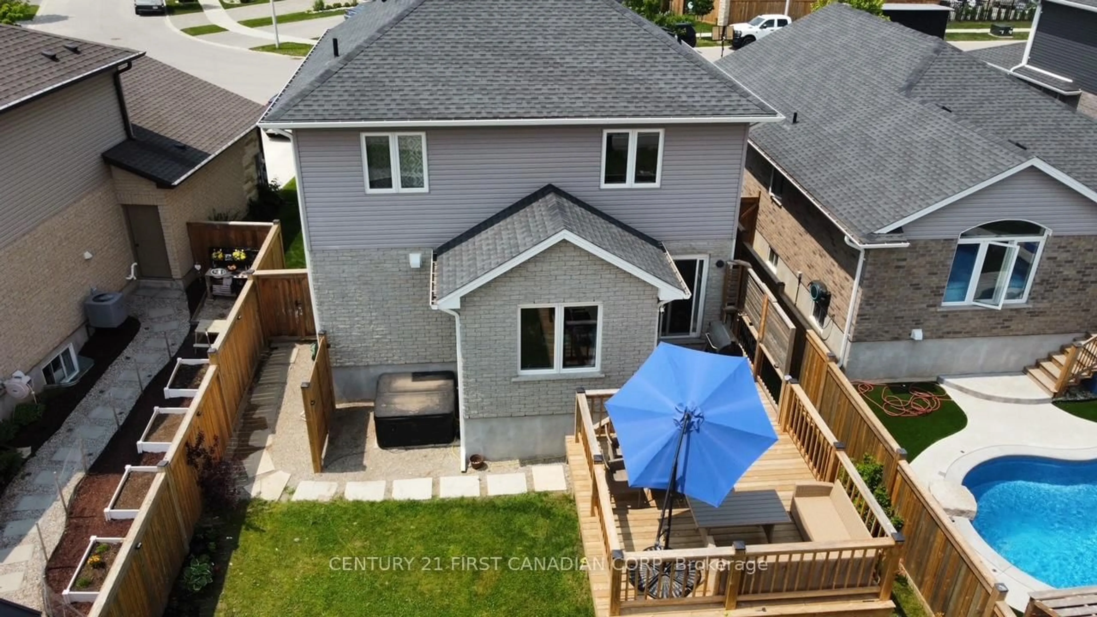 A pic from outside/outdoor area/front of a property/back of a property/a pic from drone, street for 226 Emery St, Central Elgin Ontario N5L 0A5