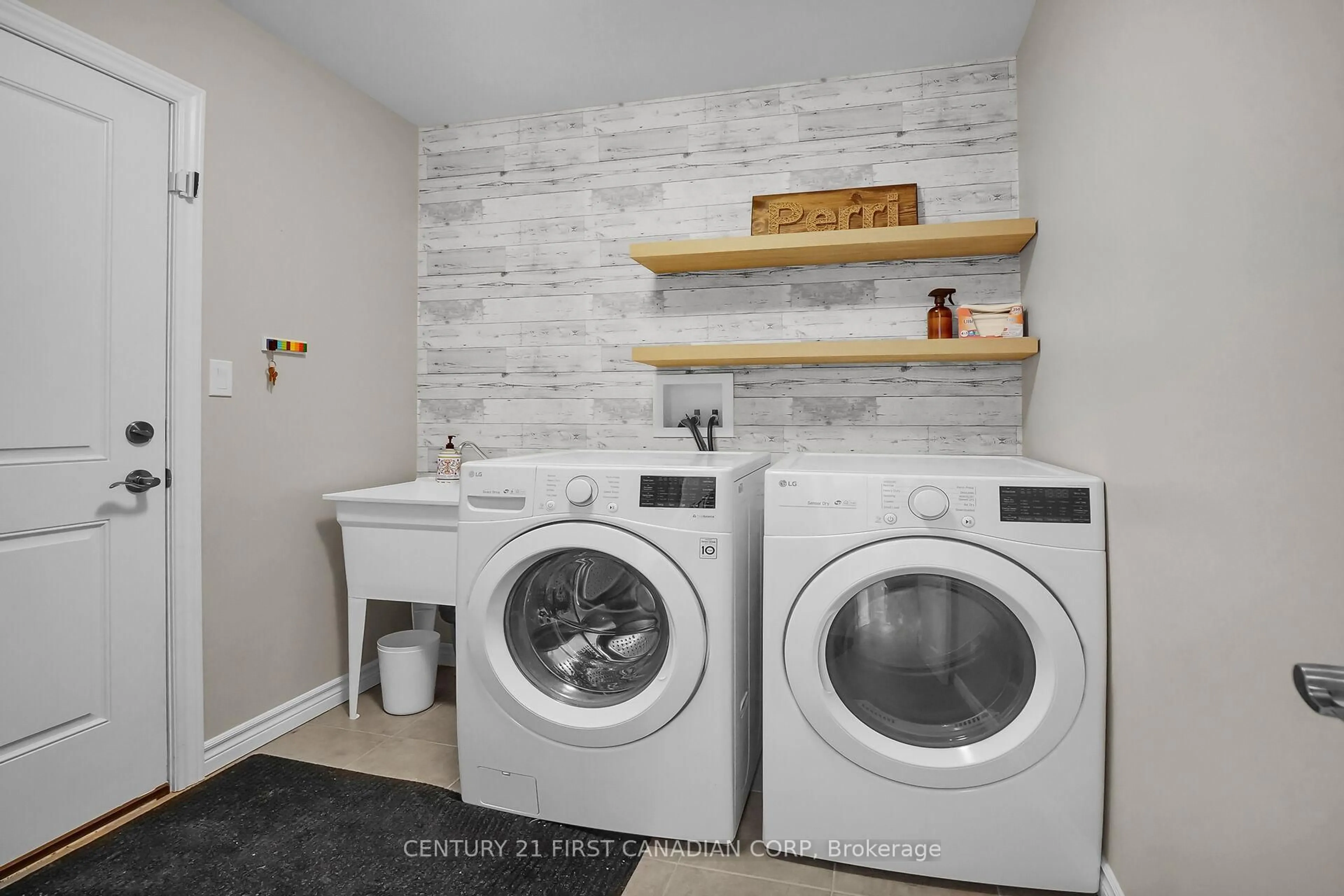Laundry room for 226 Emery St, Central Elgin Ontario N5L 0A5