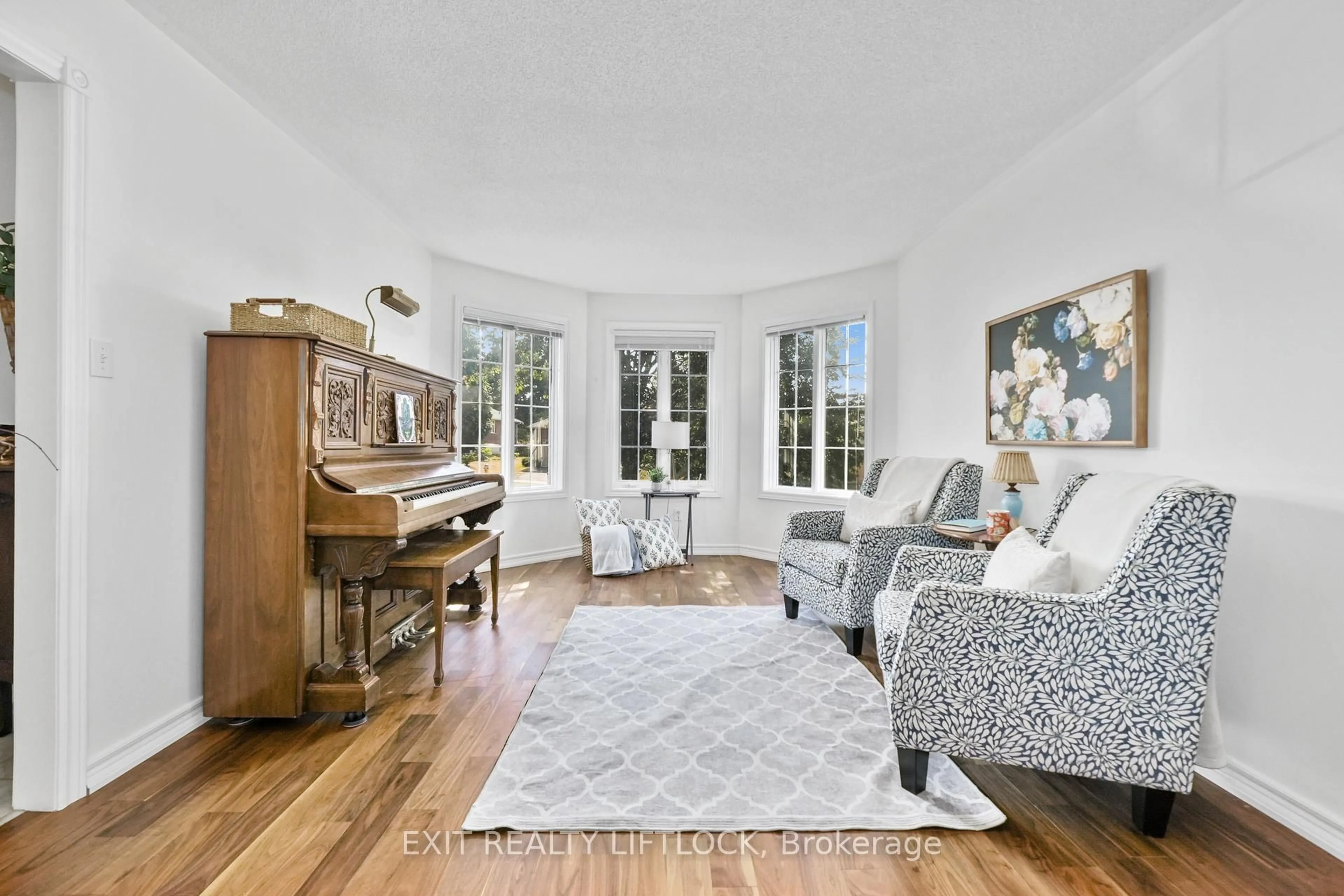 Living room with furniture, unknown for 1373 Hetherington Dr, Peterborough North Ontario K9L 1Z5