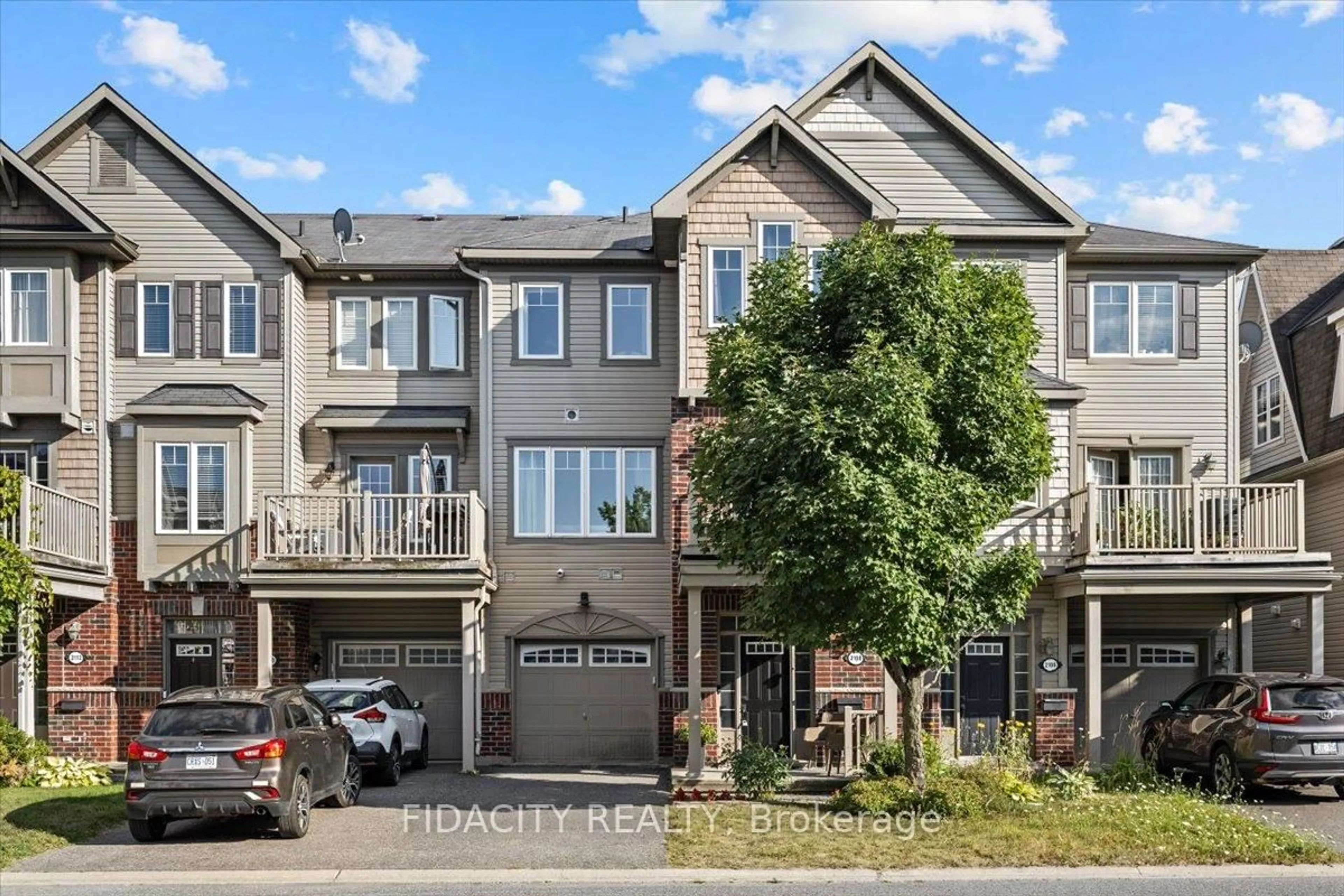 A pic from outside/outdoor area/front of a property/back of a property/a pic from drone, street for 2108 Madrid Ave, Ottawa Ontario K2J 0K4