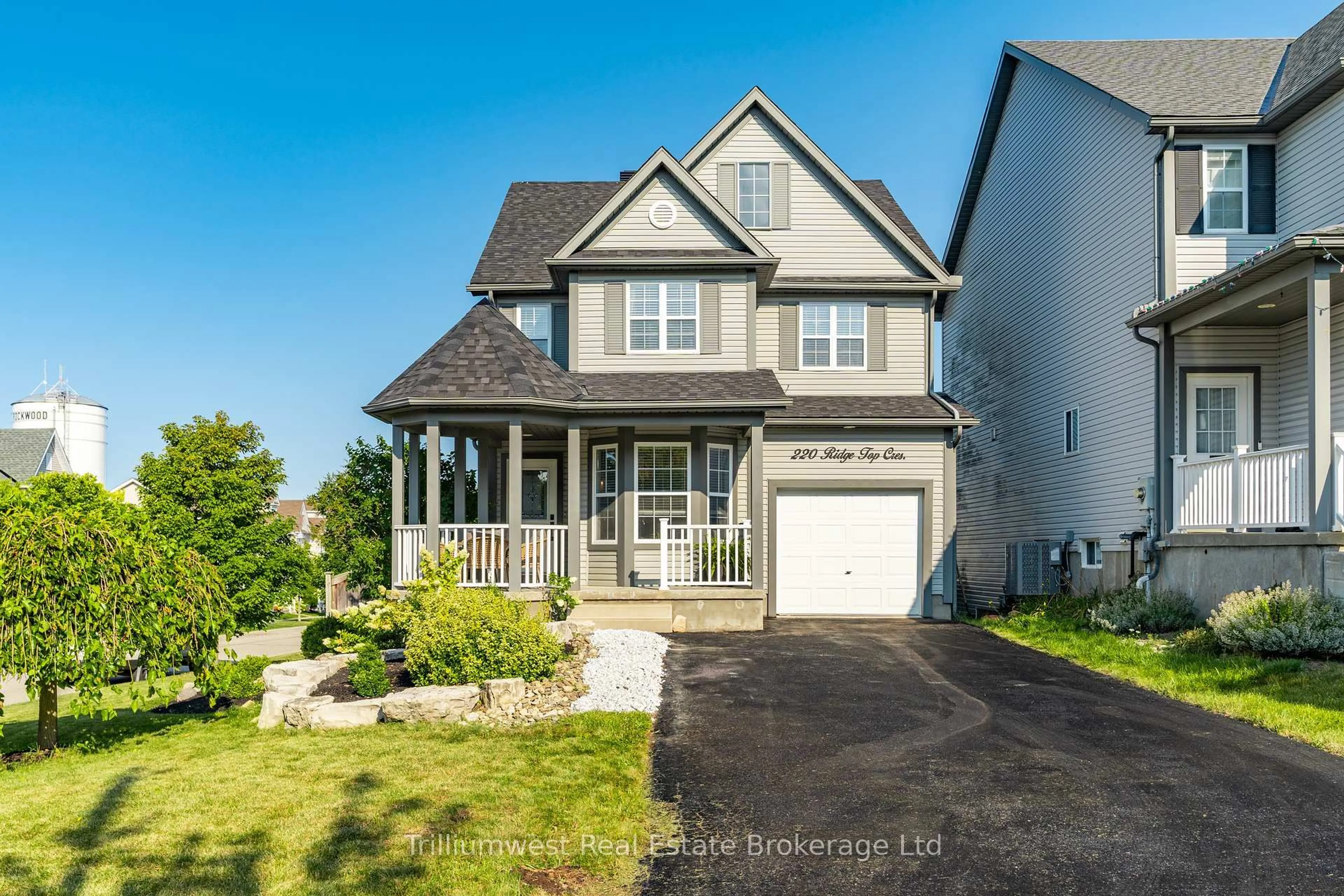 Home with vinyl exterior material, street for 220 Ridge Top Cres, Guelph/Eramosa Ontario N0B 2K0