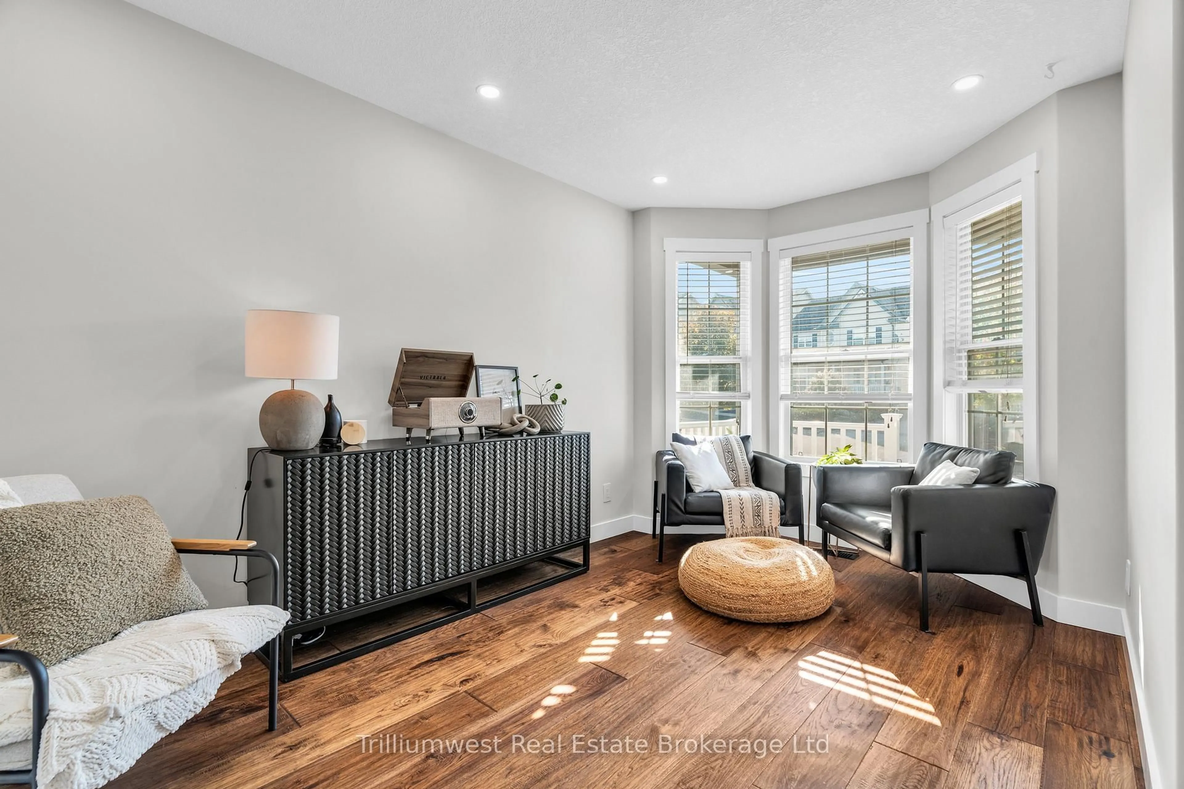 Living room with furniture, wood/laminate floor for 220 Ridge Top Cres, Guelph/Eramosa Ontario N0B 2K0