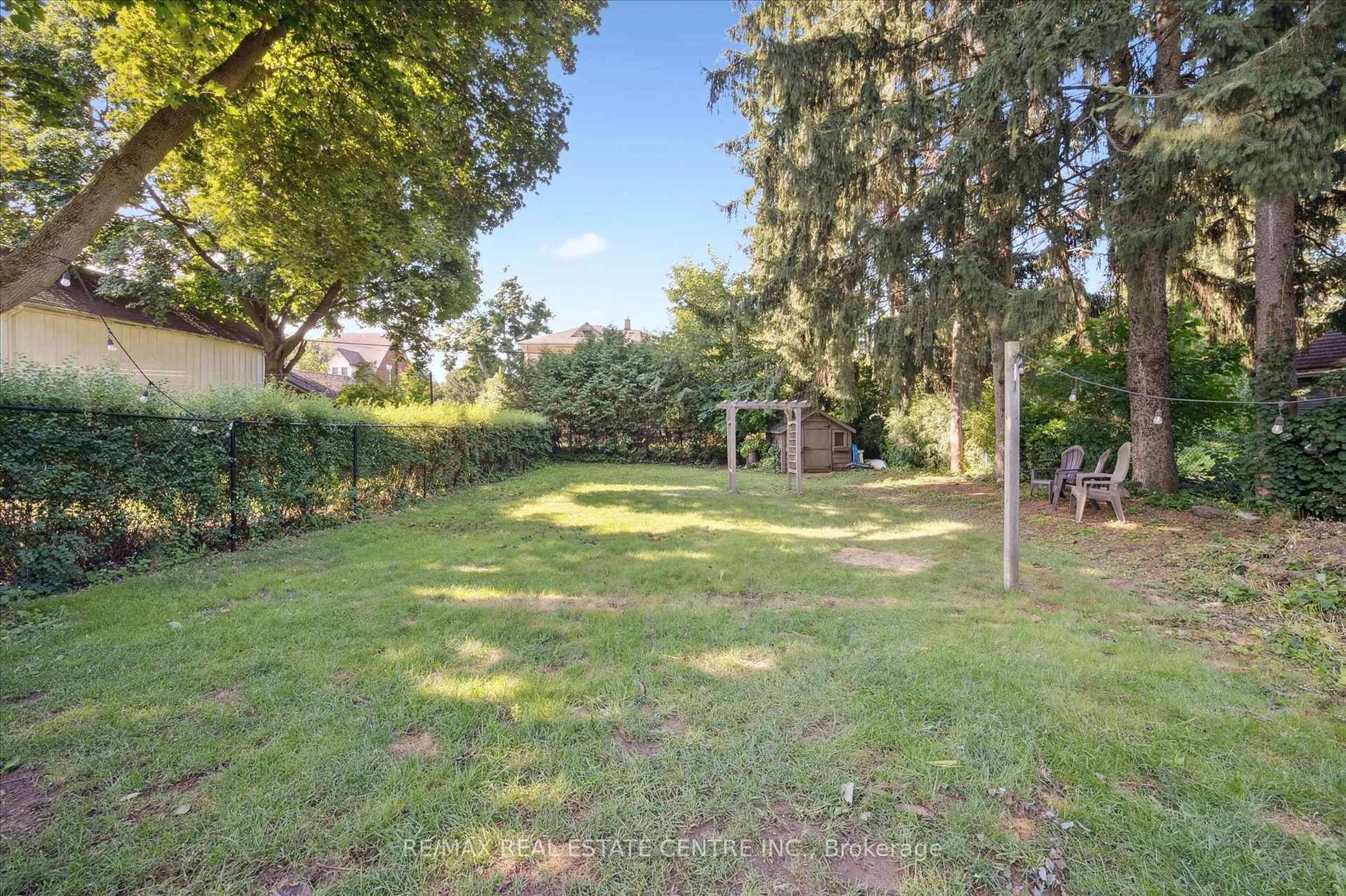 Patio, forest/trees view for 29 POLLOCK Ave, Cambridge Ontario N1R 2A9