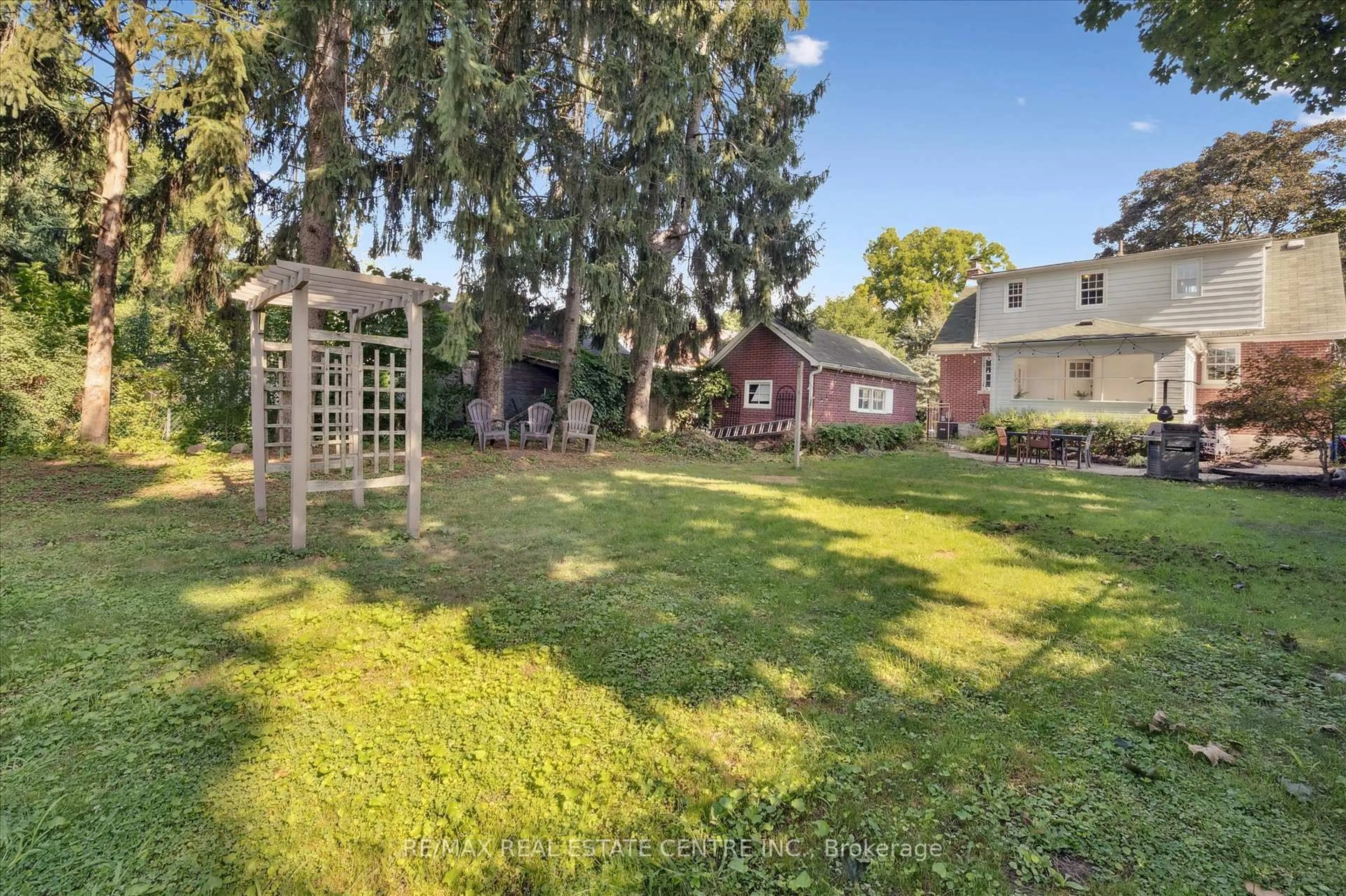 Patio, water/lake/river/ocean view for 29 POLLOCK Ave, Cambridge Ontario N1R 2A9