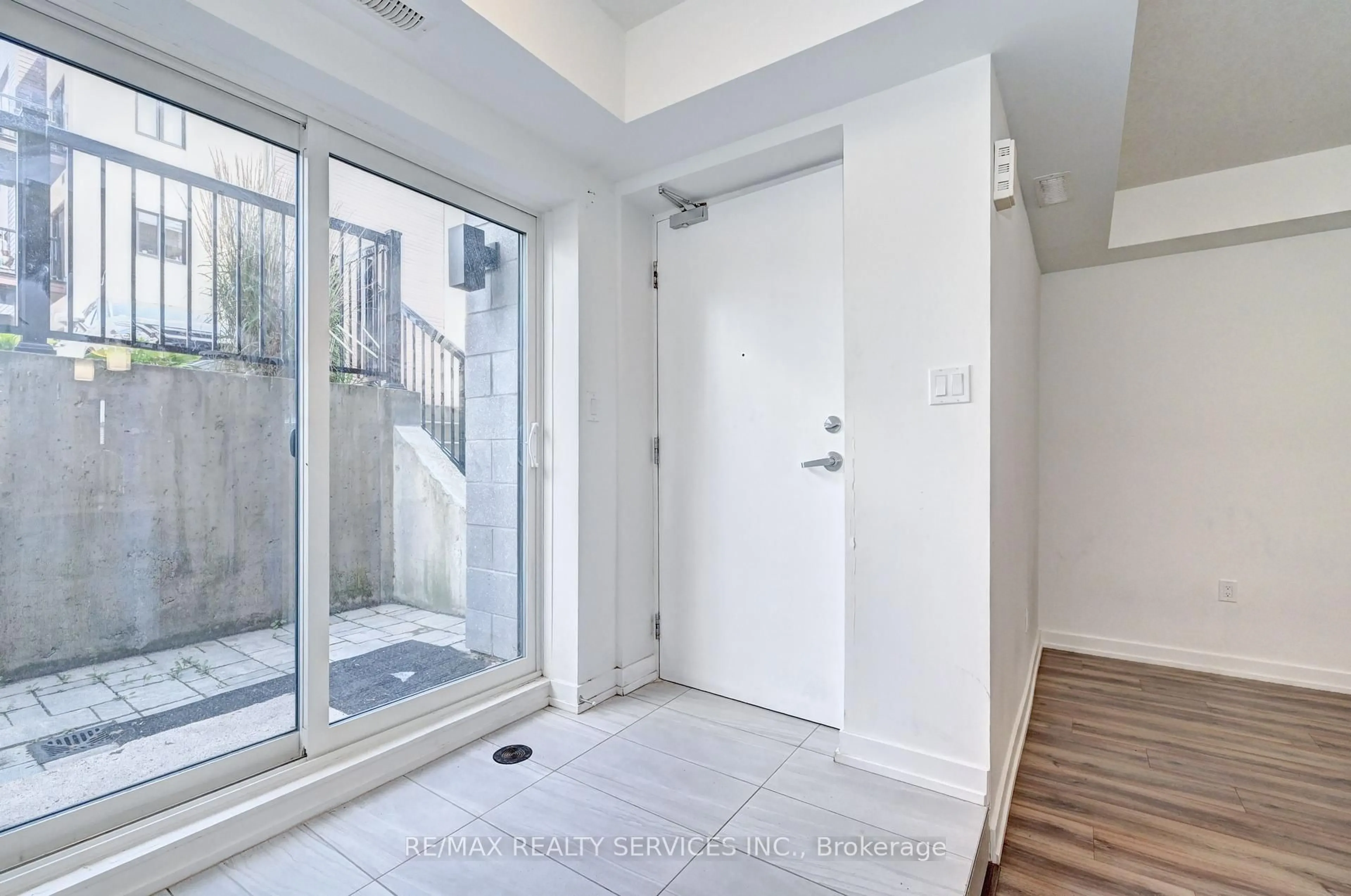 Indoor entryway for 10 Palace St #B9, Kitchener Ontario N3E 0J3