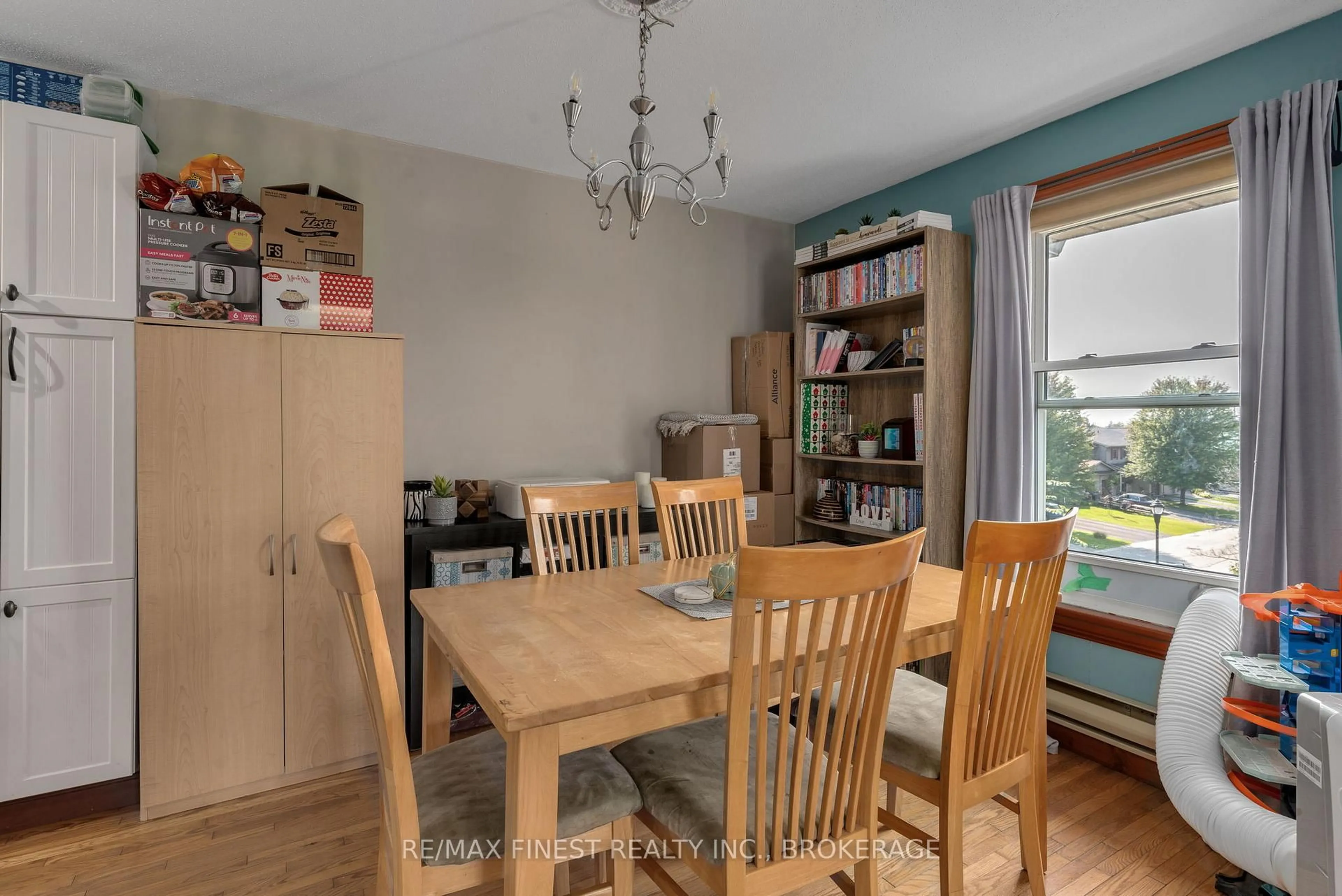 Dining room, wood/laminate floor for 540 TALBOT Pl #403, Gananoque Ontario K7G 3C6