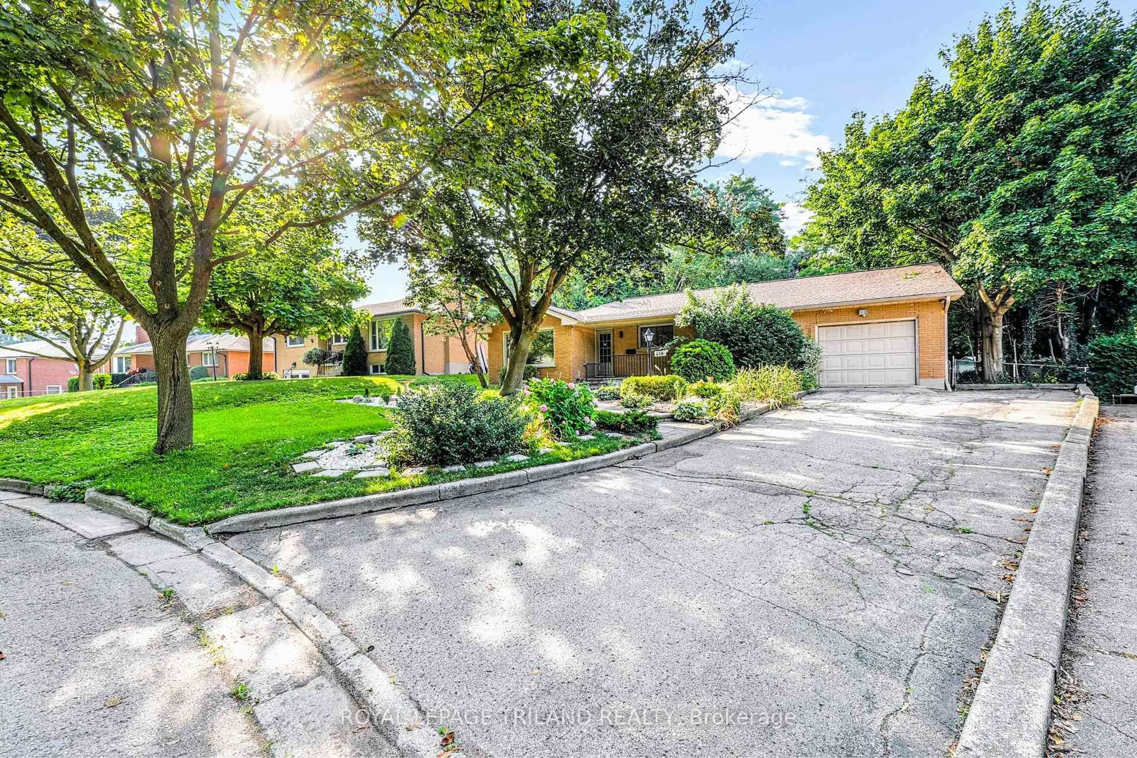 A pic from outside/outdoor area/front of a property/back of a property/a pic from drone, street for 458 Three Valleys Cres, London South Ontario N5Z 3E7