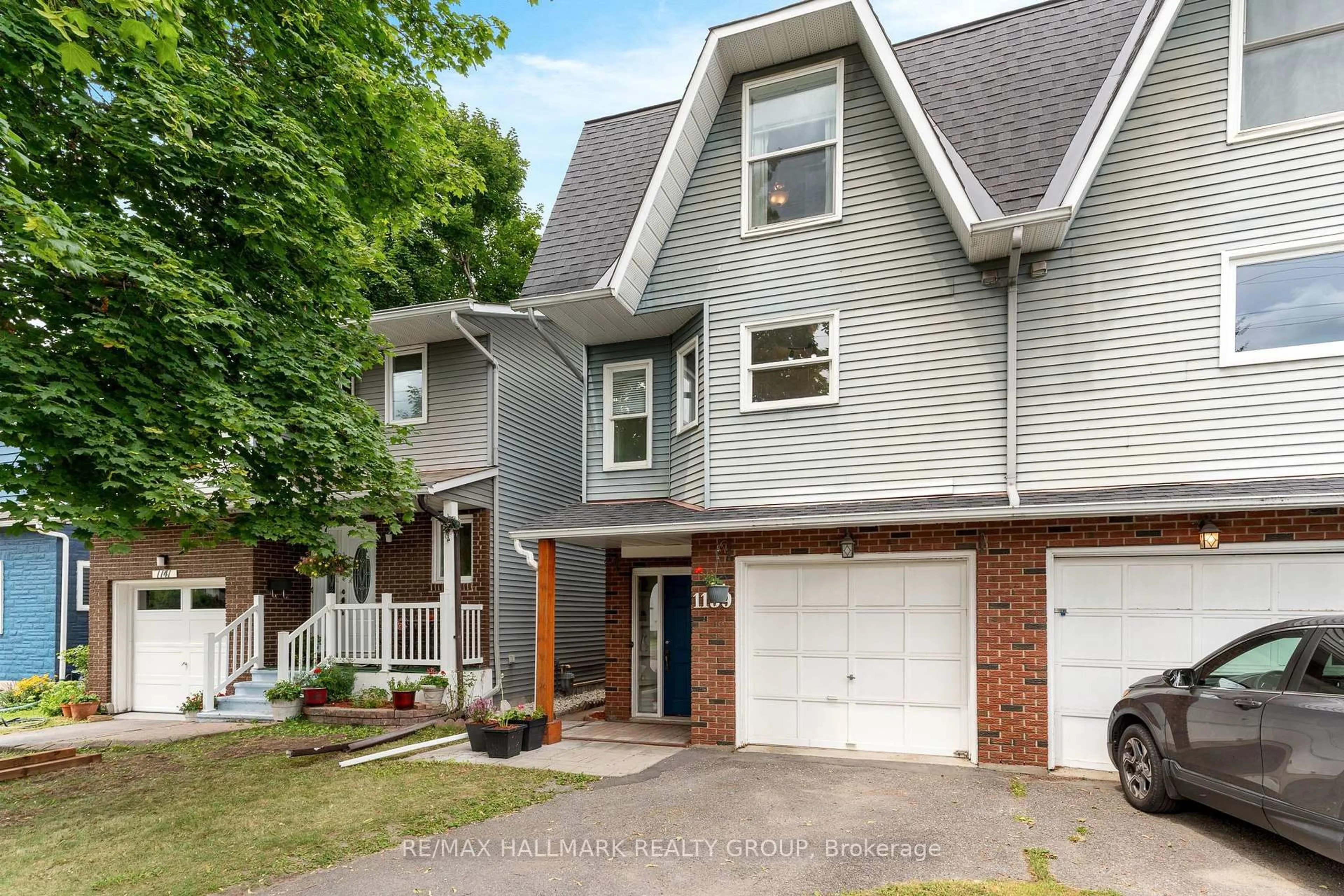 Home with brick exterior material, street for 1139 Shillington Ave, Ottawa Ontario K1Z 7Z3