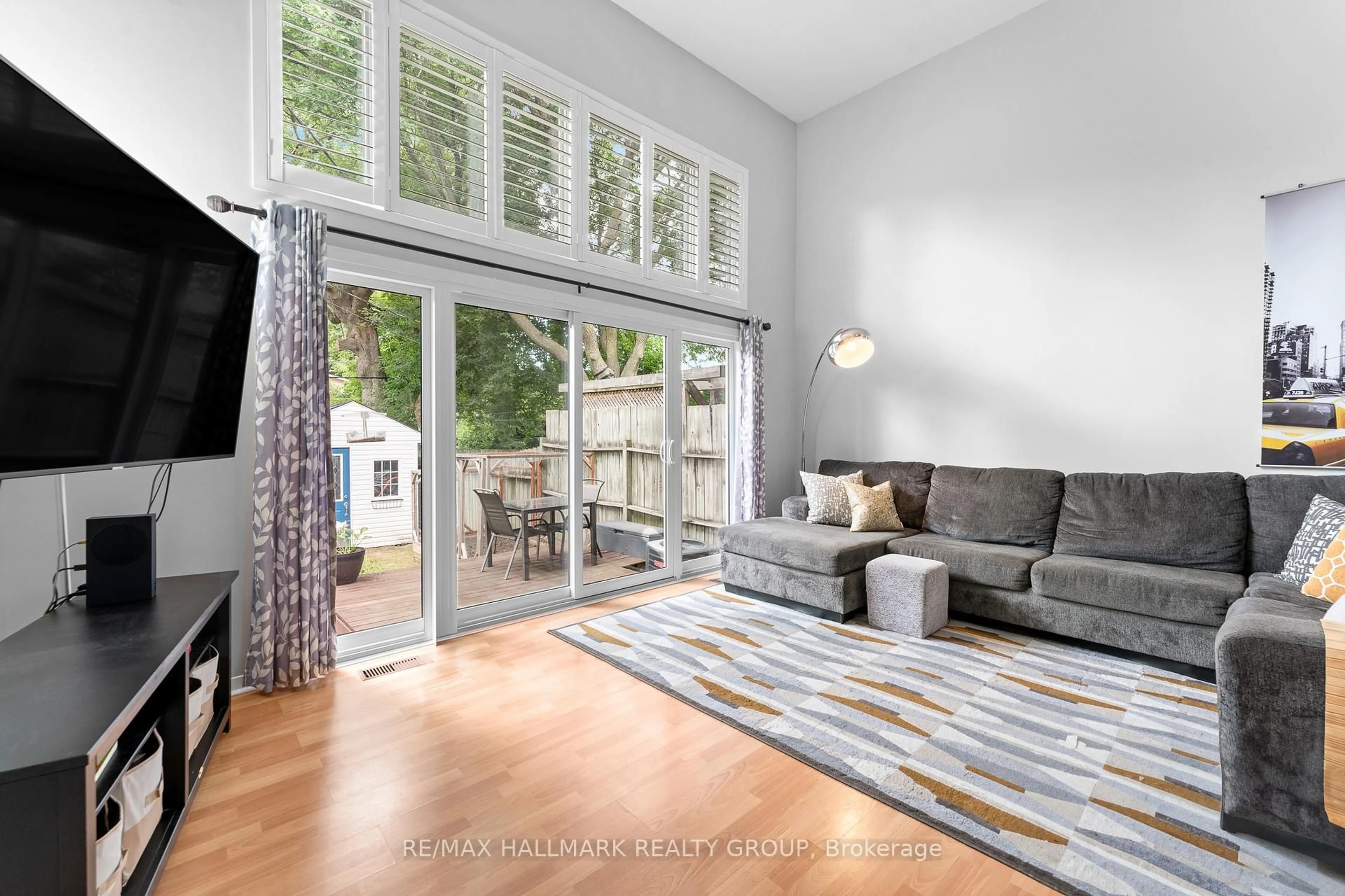 Living room with furniture, unknown for 1139 Shillington Ave, Ottawa Ontario K1Z 7Z3