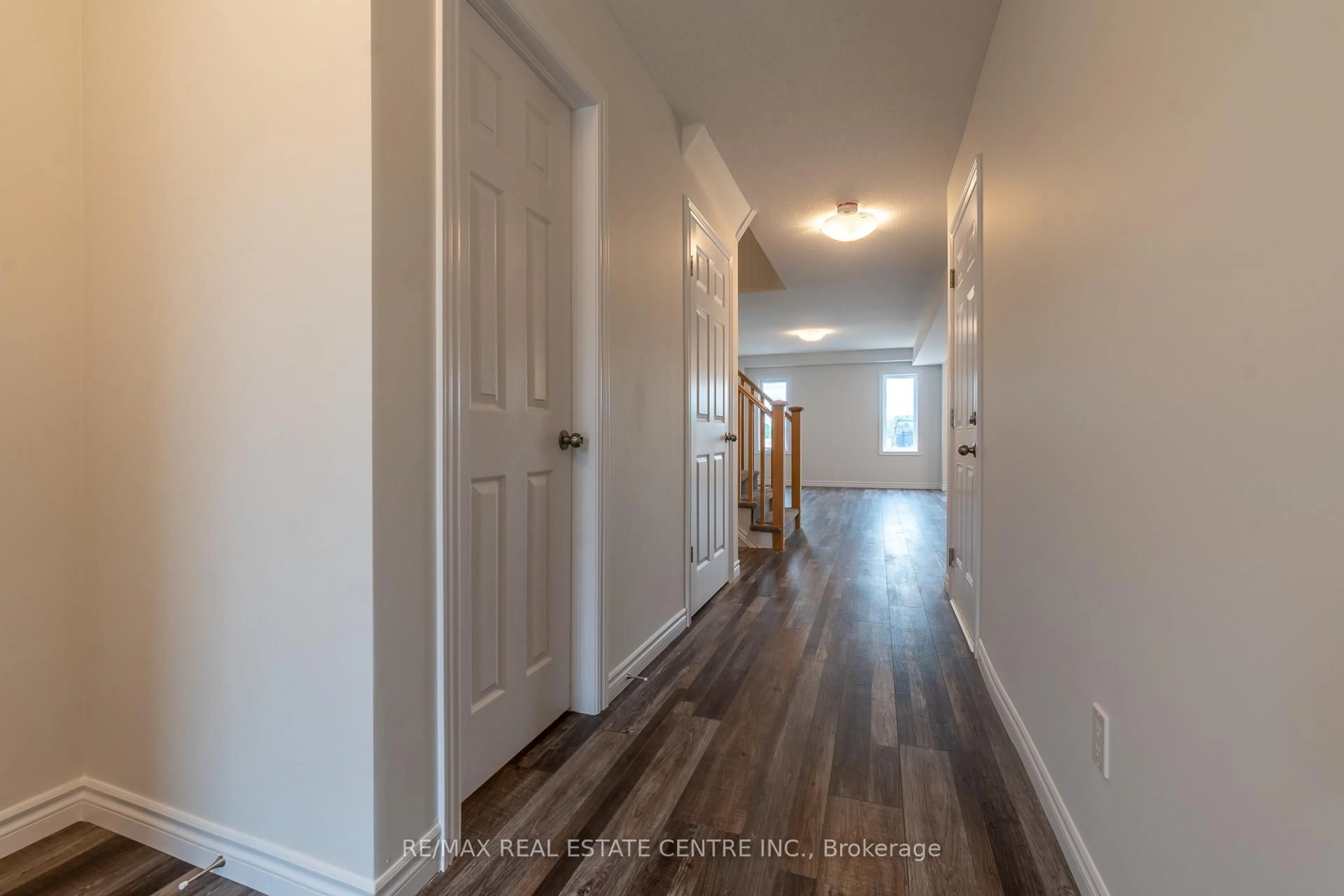 Indoor entryway for 2974 Turner Cres, London South Ontario N6M 0J3