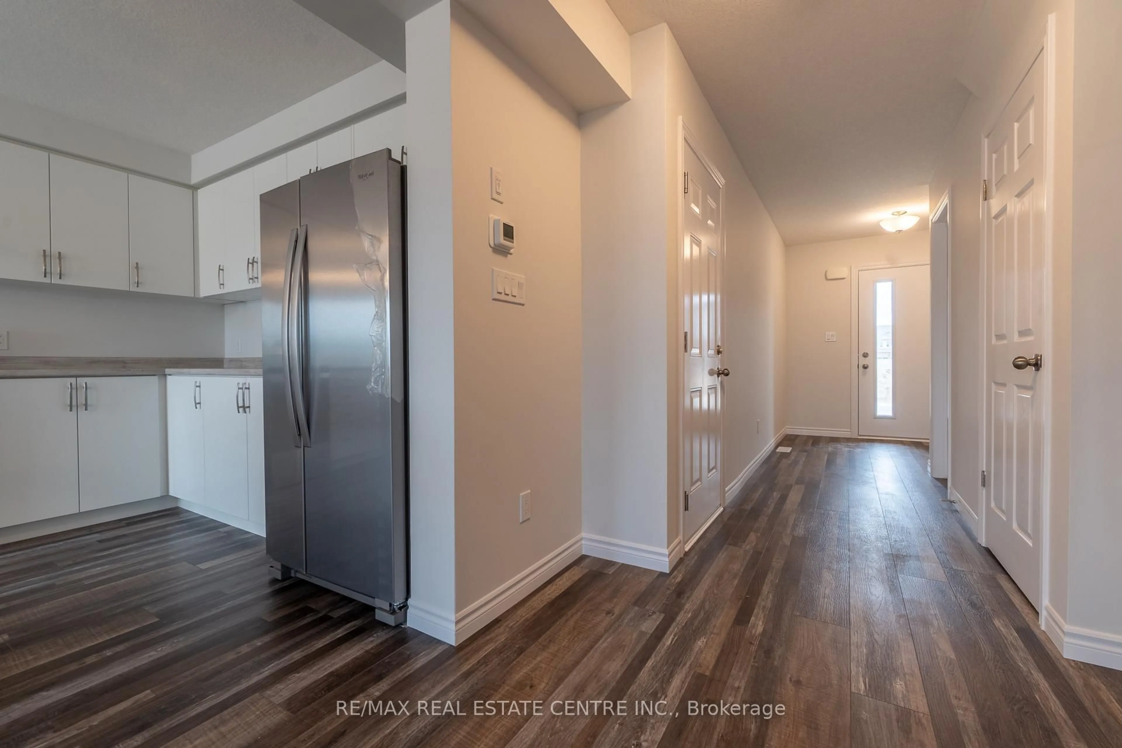 Indoor entryway for 2974 Turner Cres, London South Ontario N6M 0J3