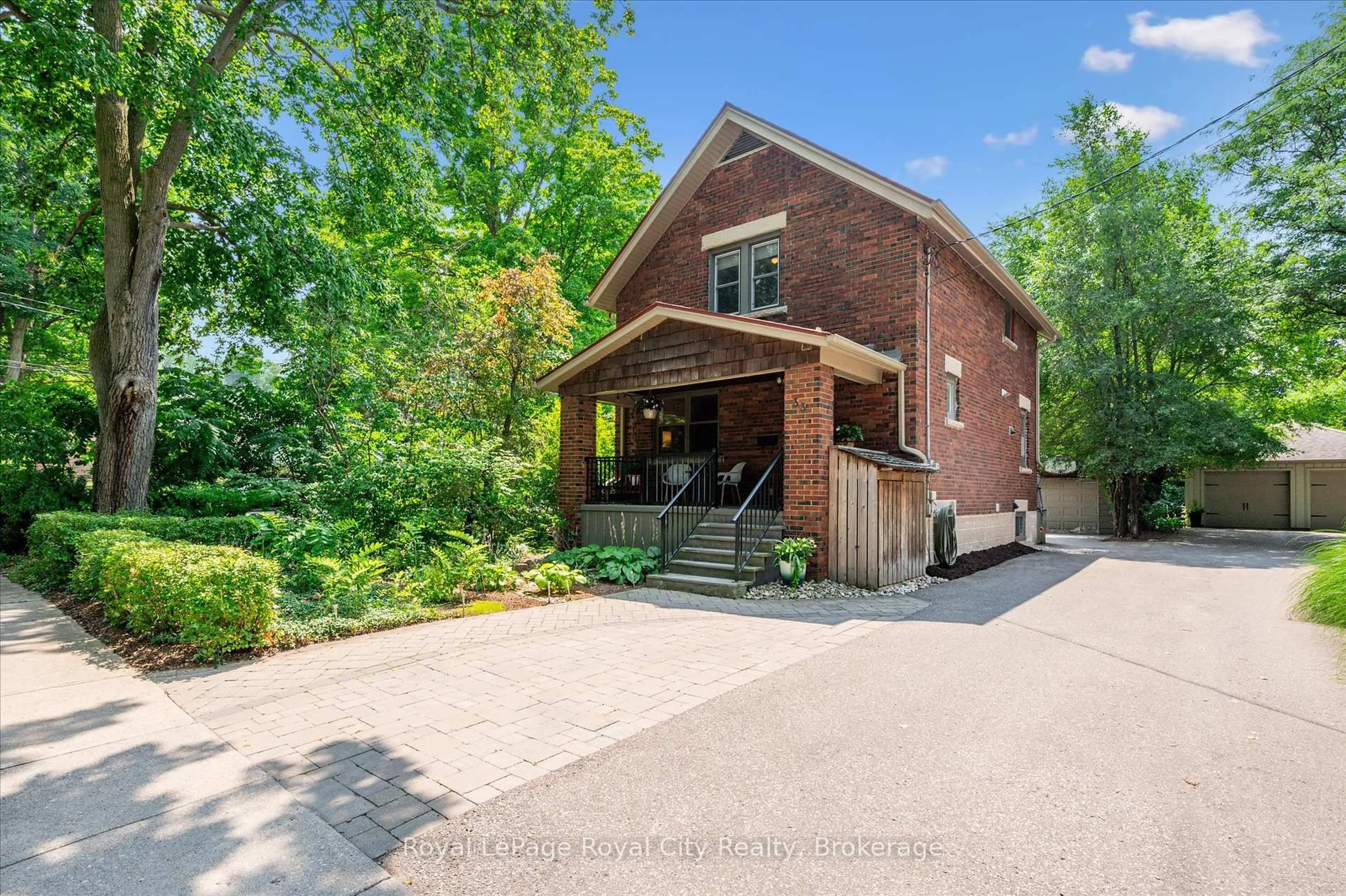 Home with brick exterior material, unknown for 33 Mary St, Guelph Ontario N1G 2A6
