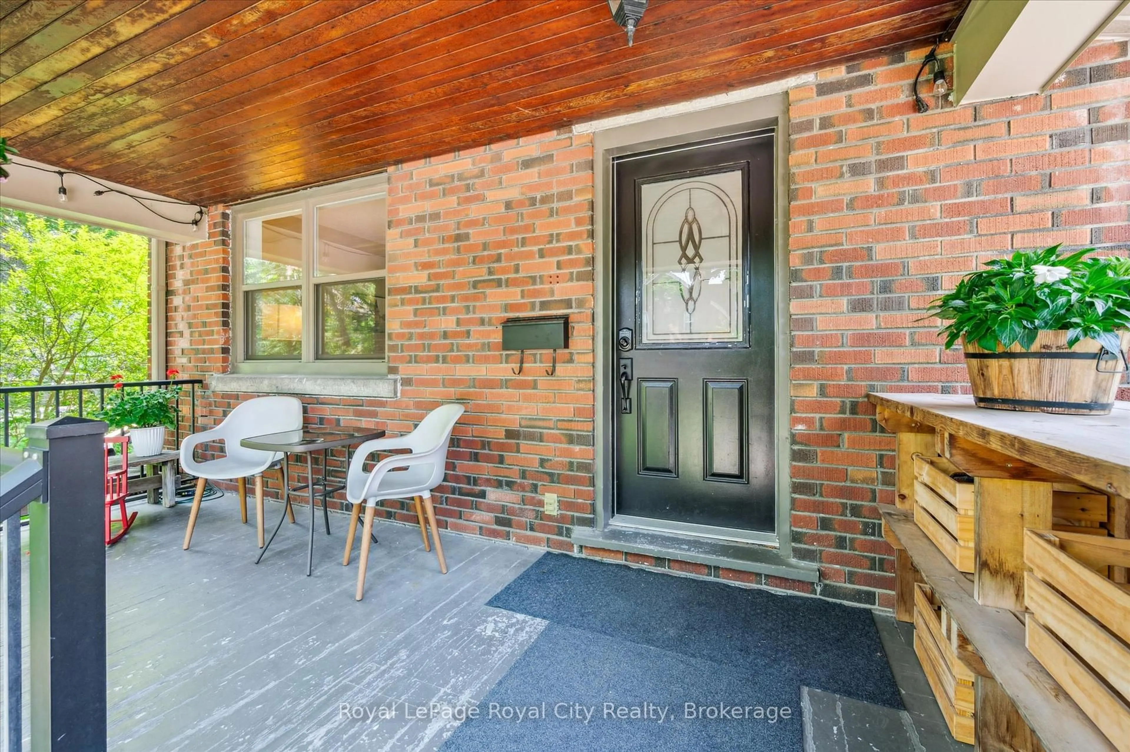 Unknown for 33 Mary St, Guelph Ontario N1G 2A6