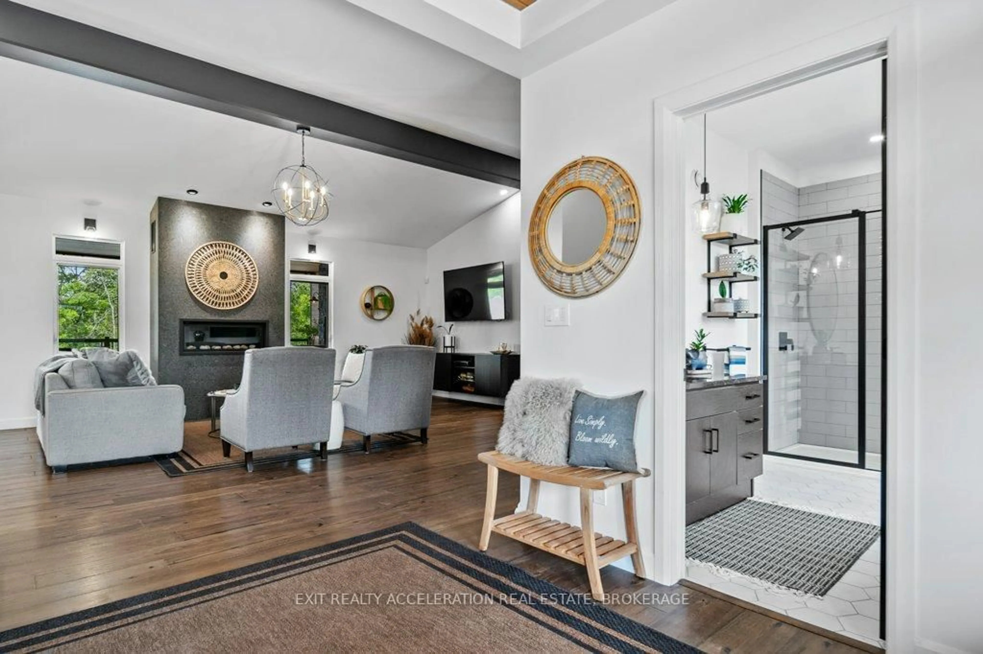 Indoor entryway for 962 Irish Rd, Bissett Creek Ontario K0H 2H0
