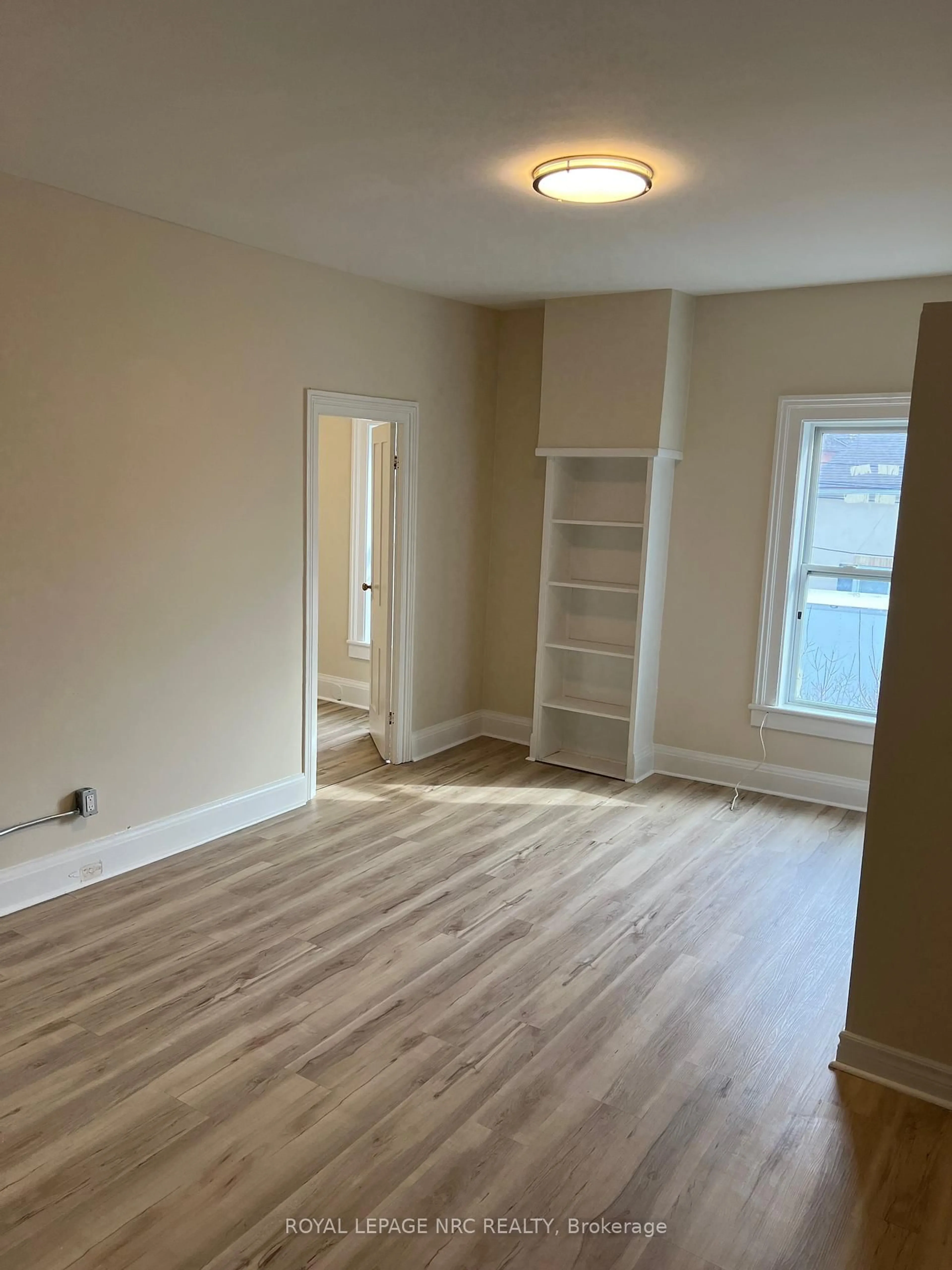 A pic of a room for 33 Lake St, St. Catharines Ontario L2R 5W9