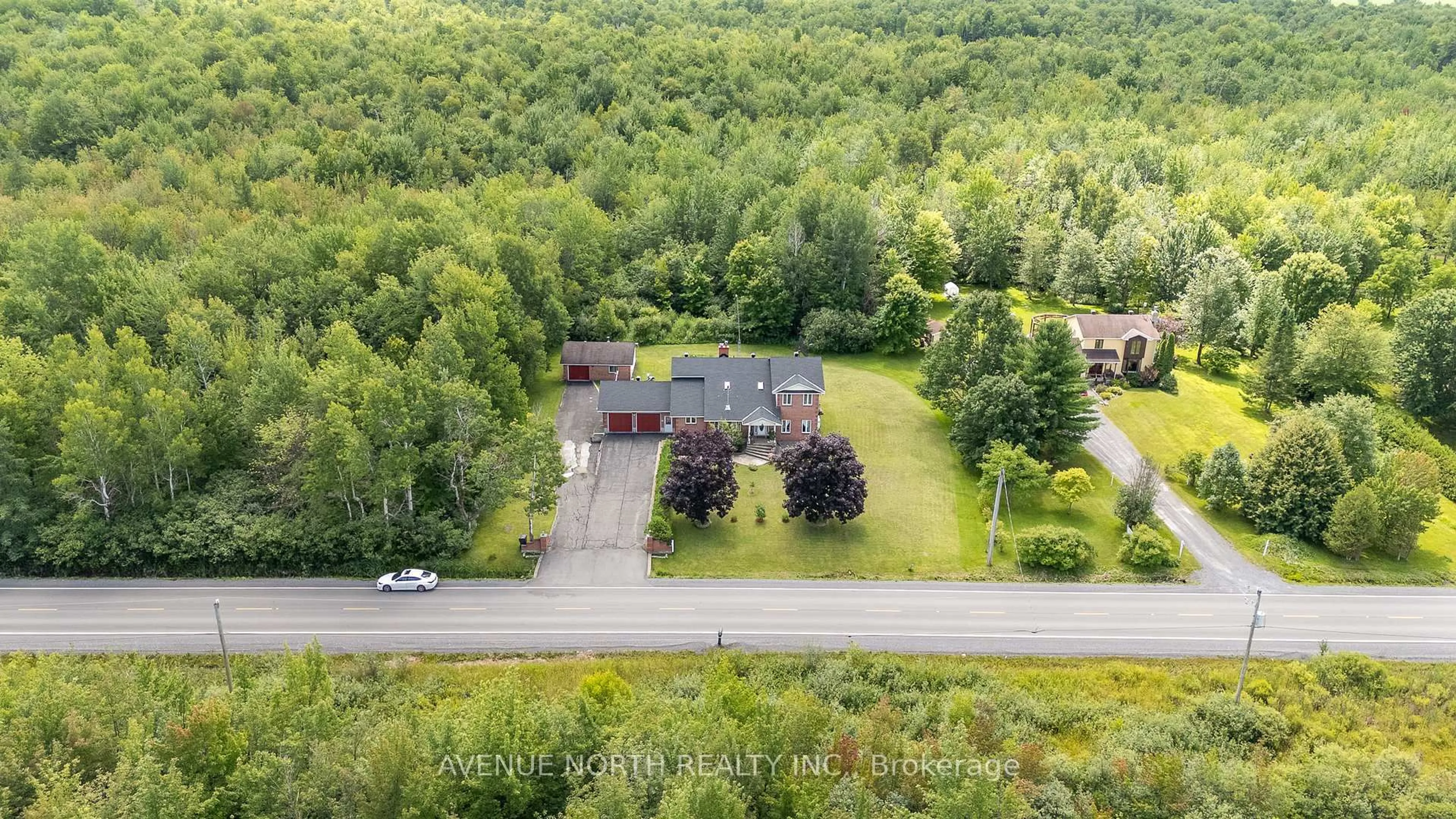 A pic from outside/outdoor area/front of a property/back of a property/a pic from drone, unknown for 2310 RUSSLAND Rd, Russell Ontario K0A 3H0