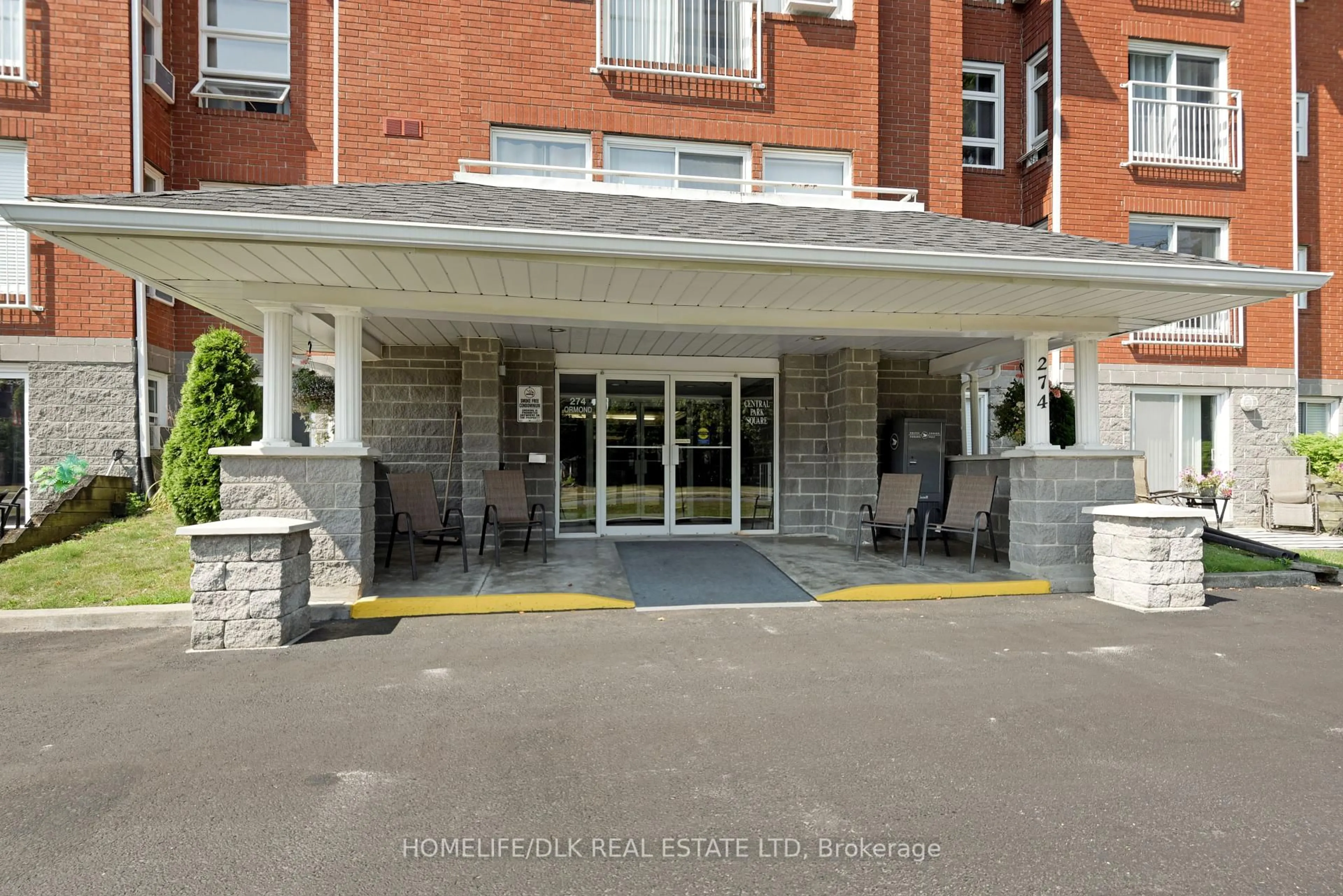 Indoor foyer for 274 Ormond St #405, Brockville Ontario K6V 6Z7