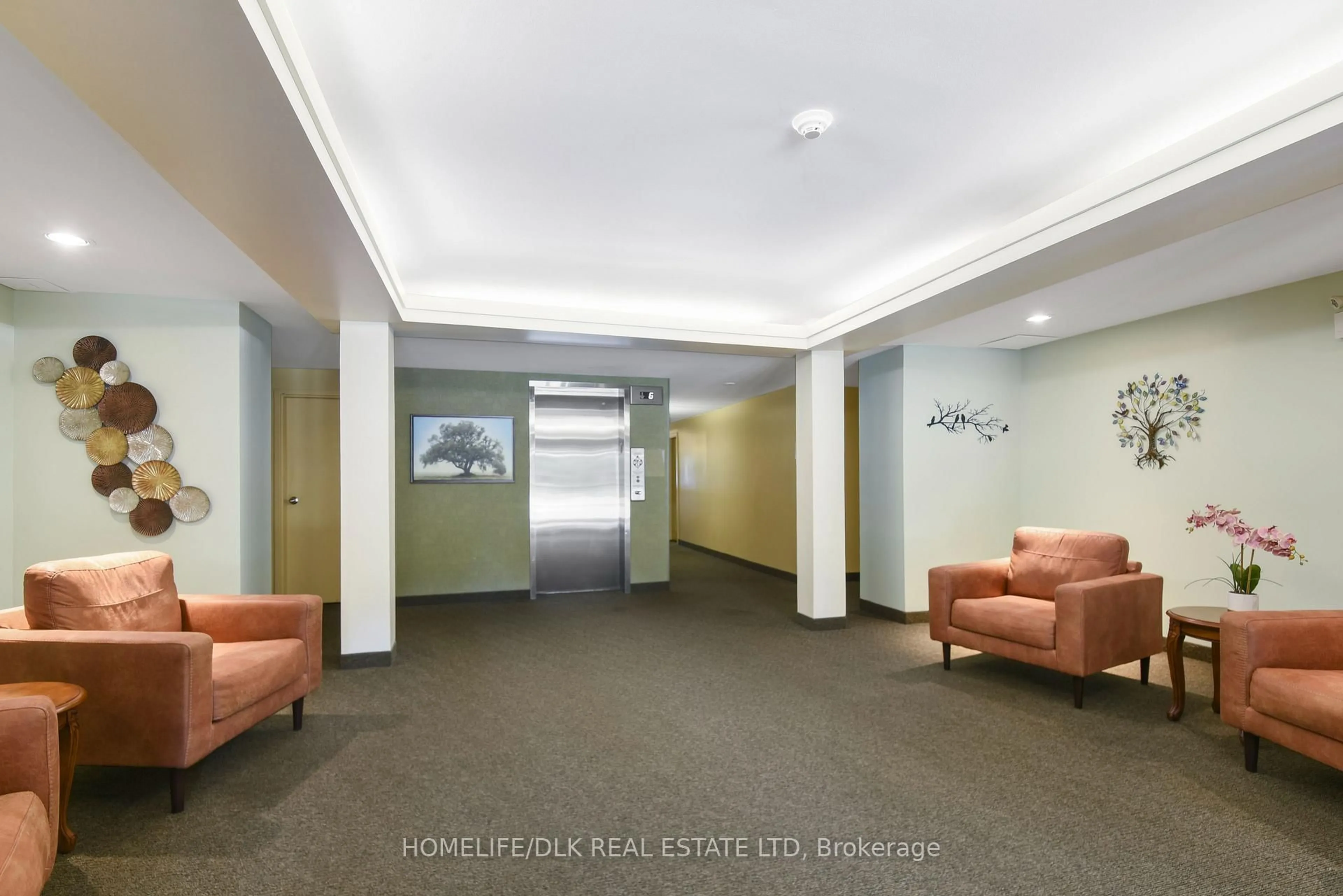 Indoor foyer for 274 Ormond St #405, Brockville Ontario K6V 6Z7